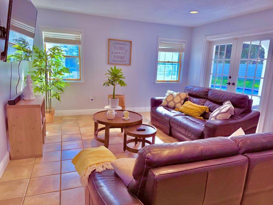 Five-Bedroom House photo 3