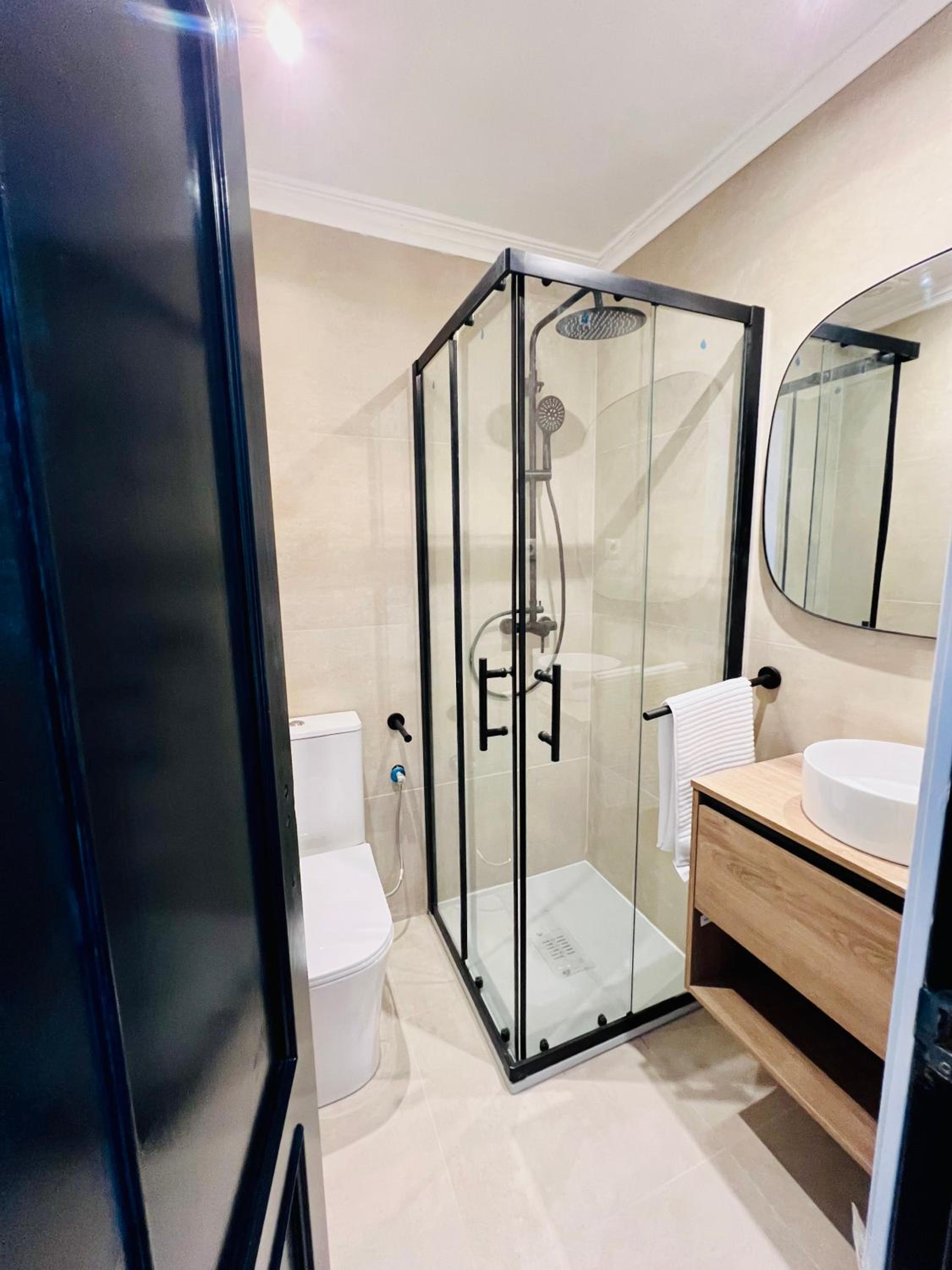 Deluxe Double Room with Balcony photo 3