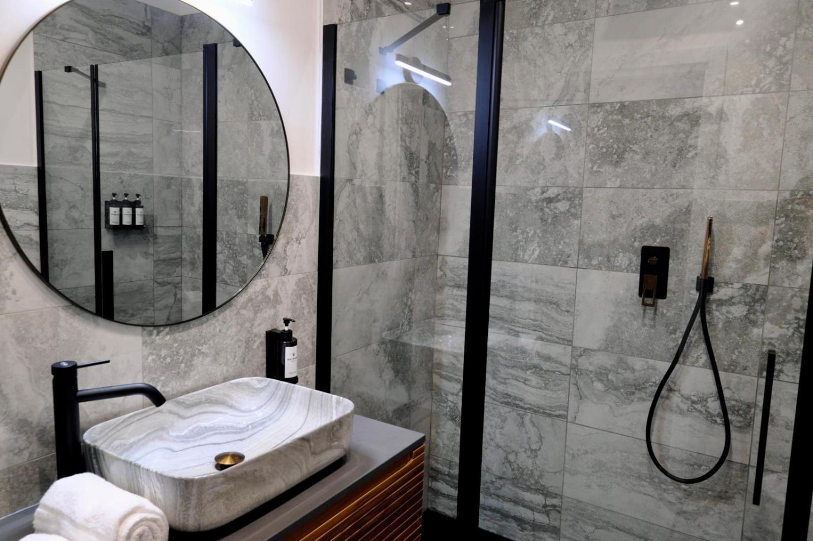 Deluxe Double Room with Balcony photo 3