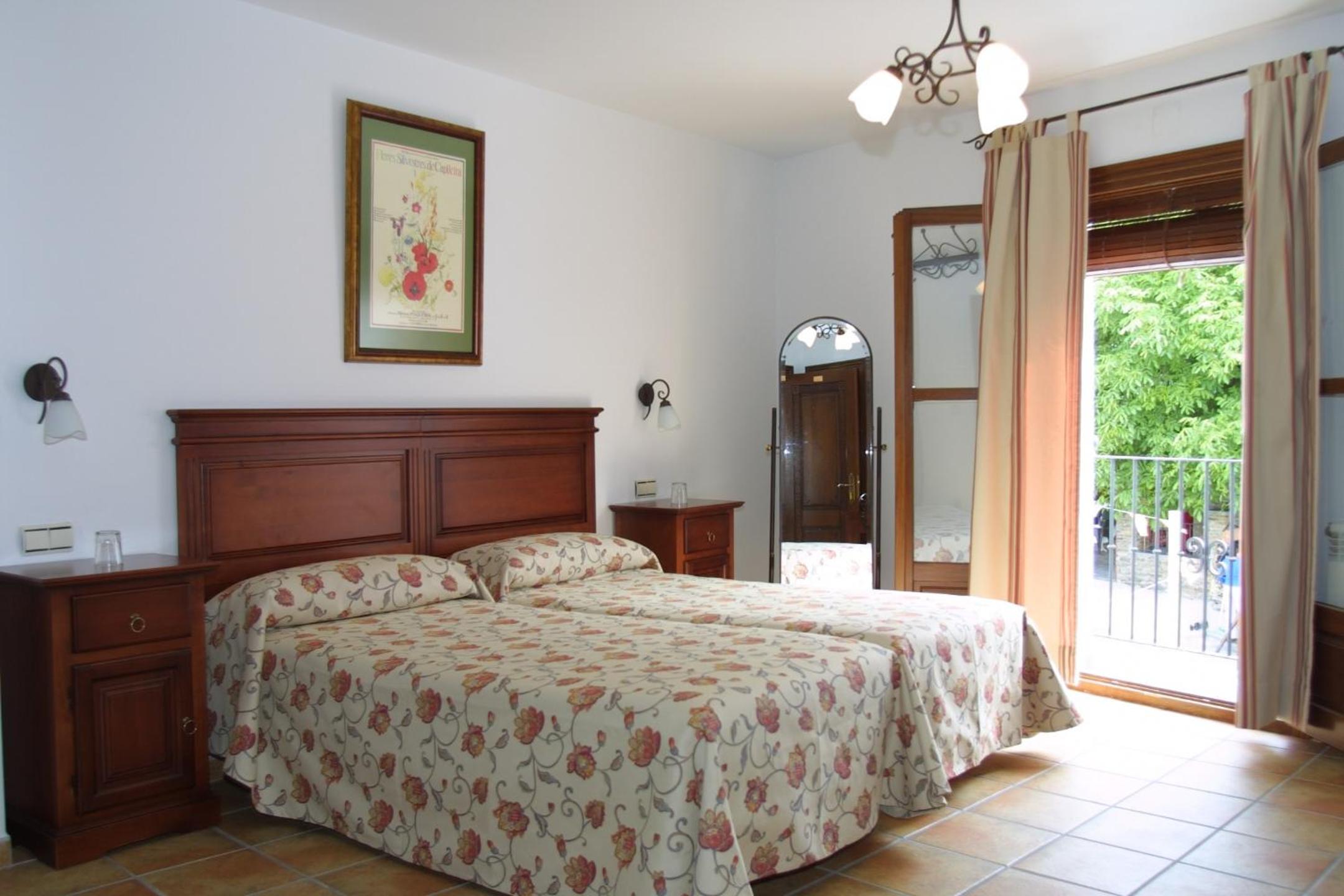 Double or Twin Room - Photo 5