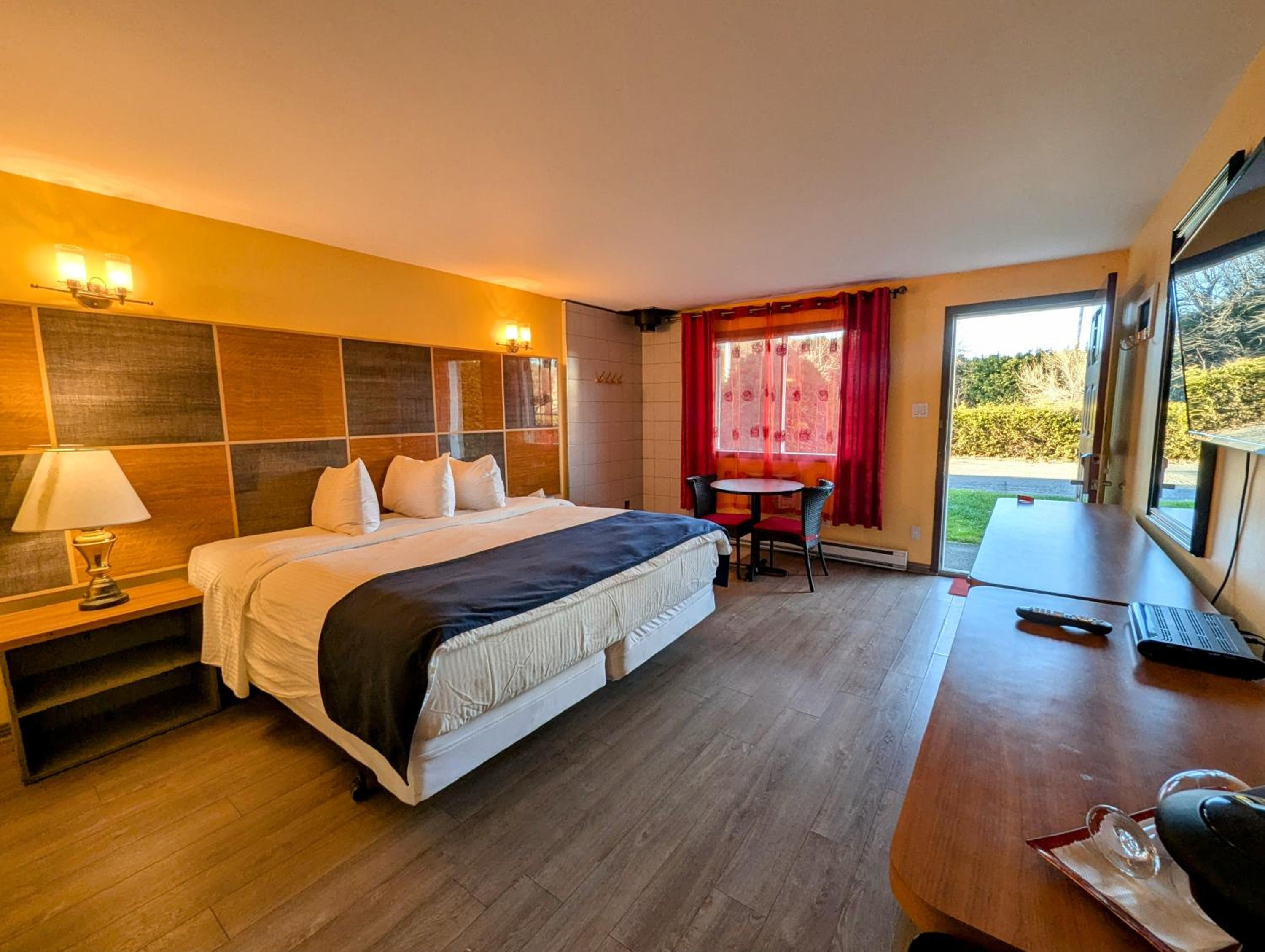 Deluxe King Room photo 1