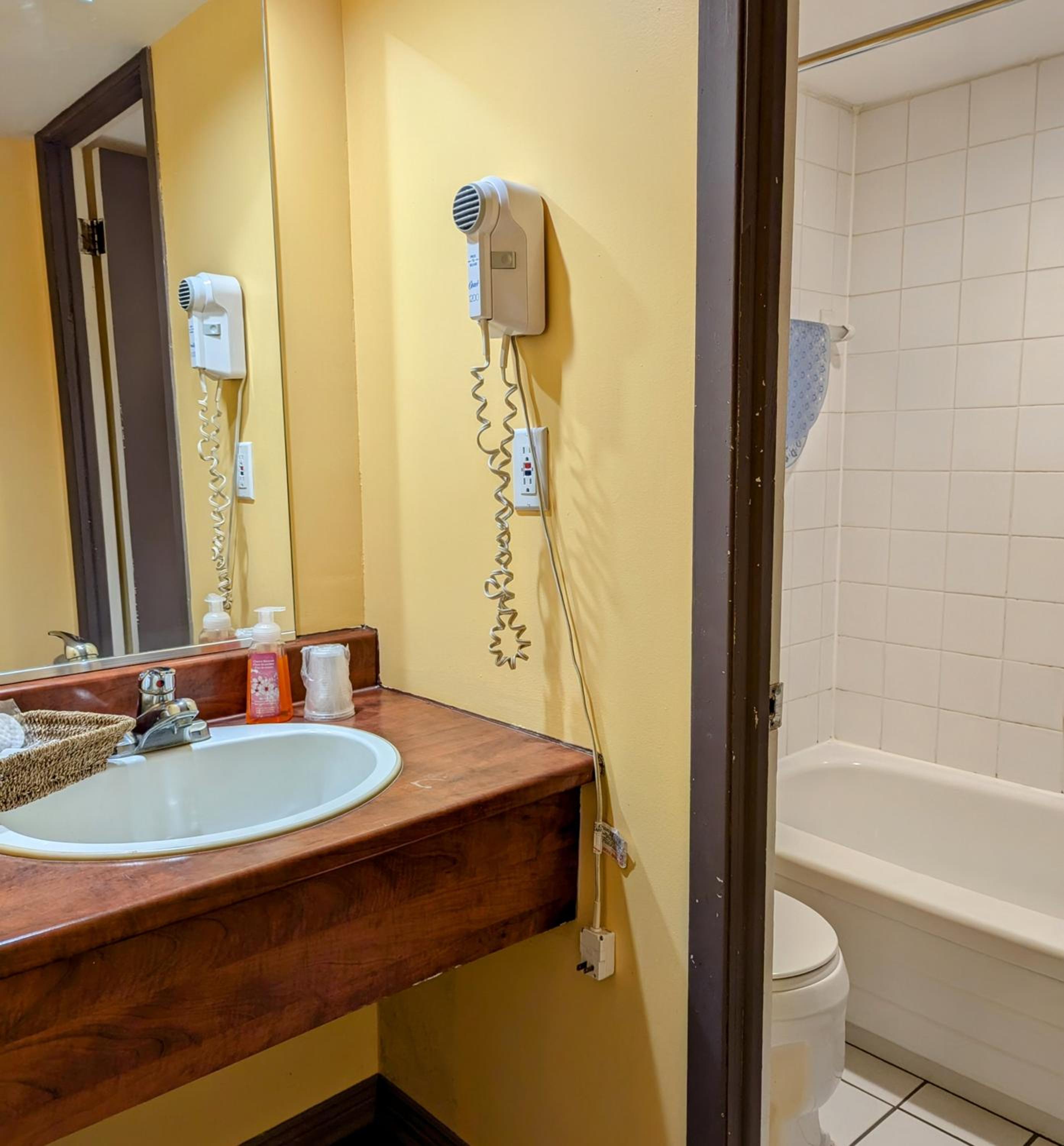 Deluxe King Room photo 2