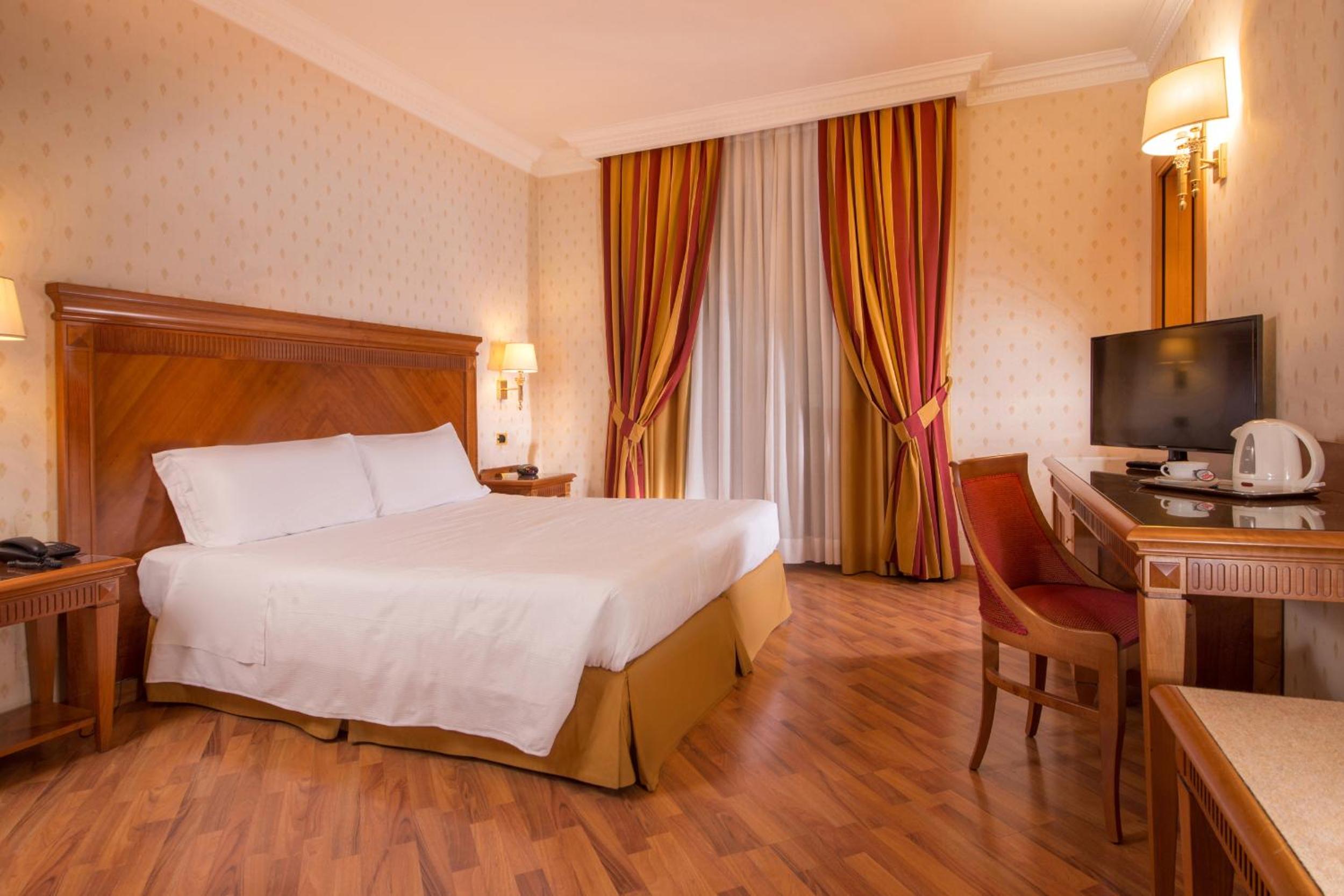 Standard Queen Room - Photo 4