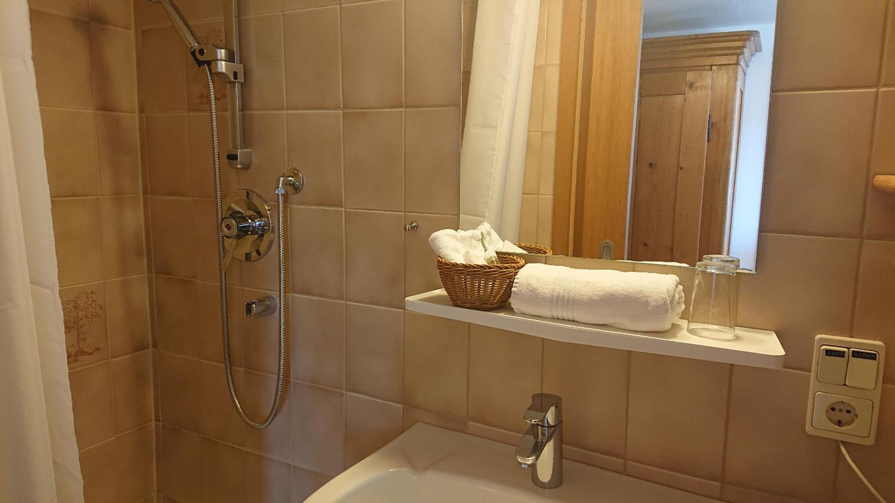 Standard Single Room with Shower photo 3