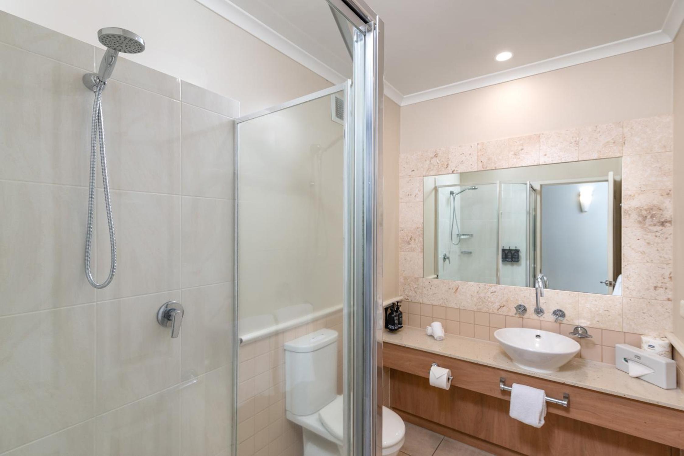 King Room with Spa Bath photo 2
