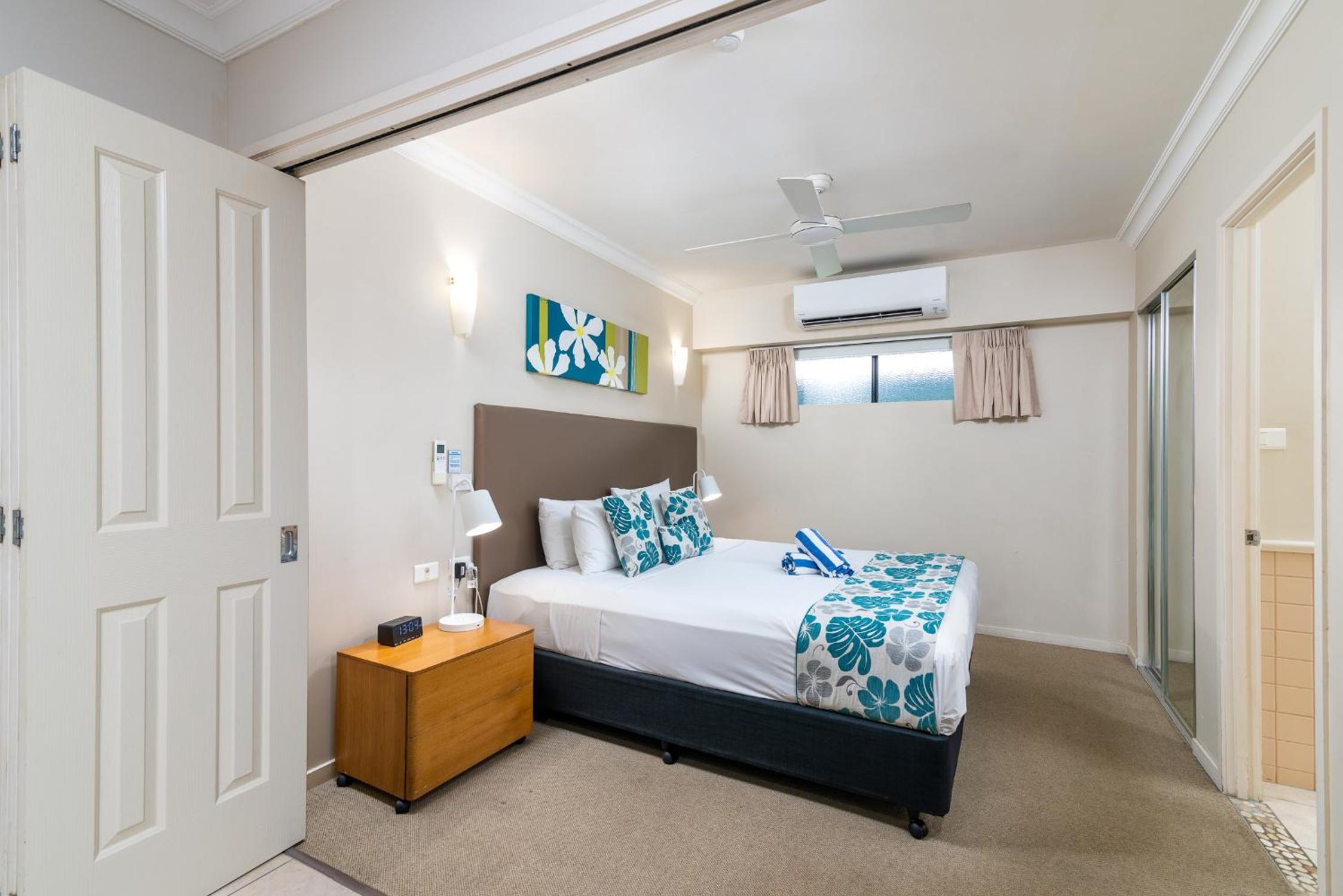 One-Bedroom Apartment with Pool View photo 1