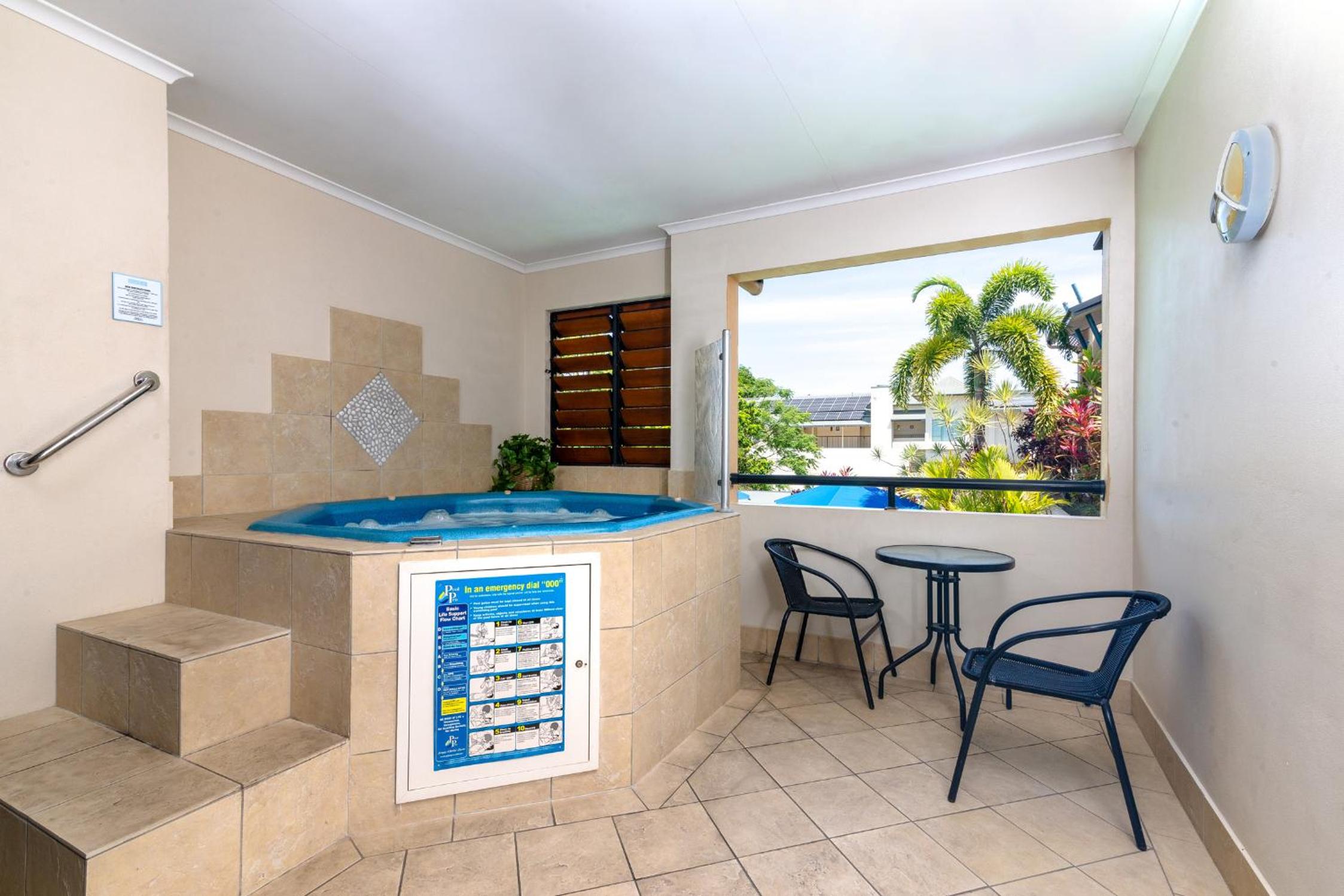 One-Bedroom Apartment with Pool View photo 3