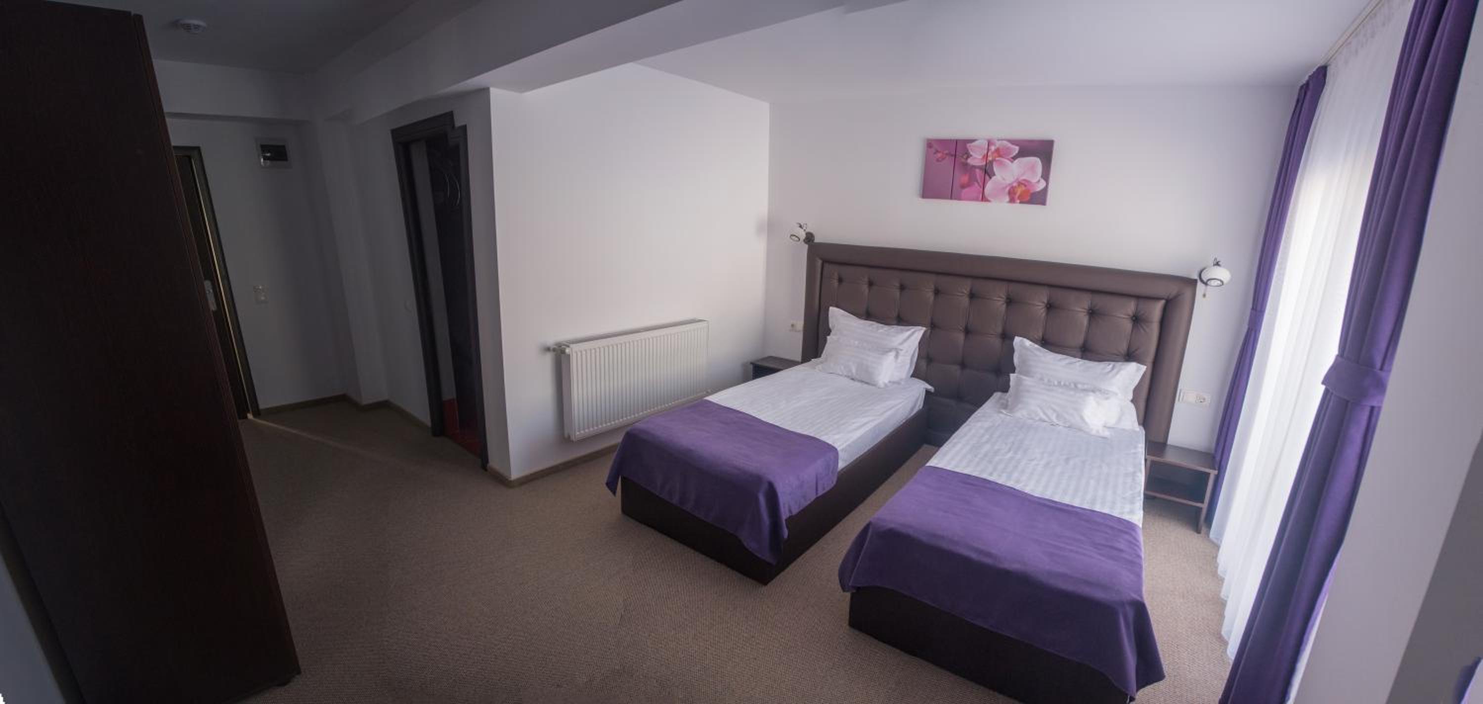 Twin Room - Photo 3