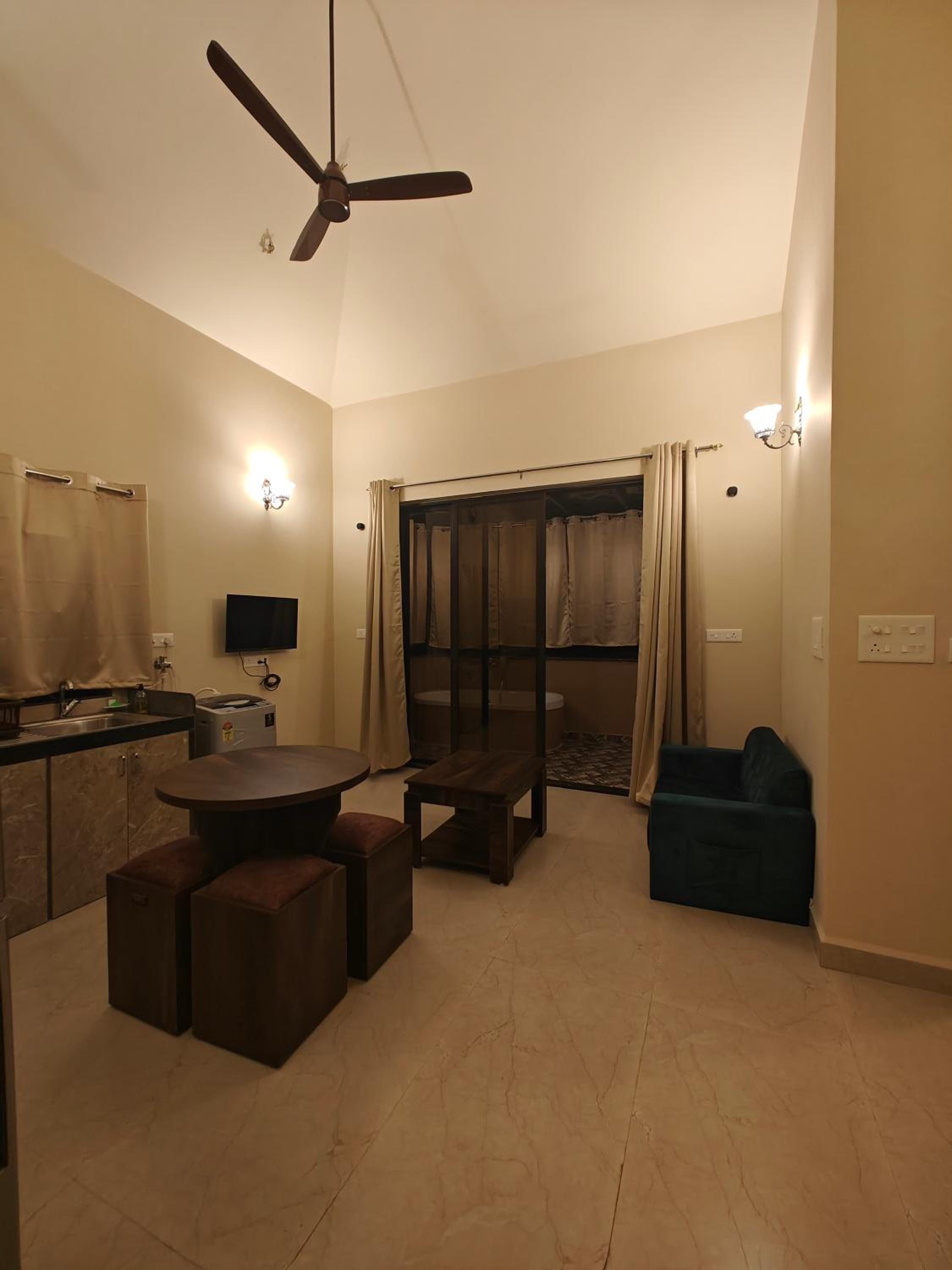 One-Bedroom House photo 1