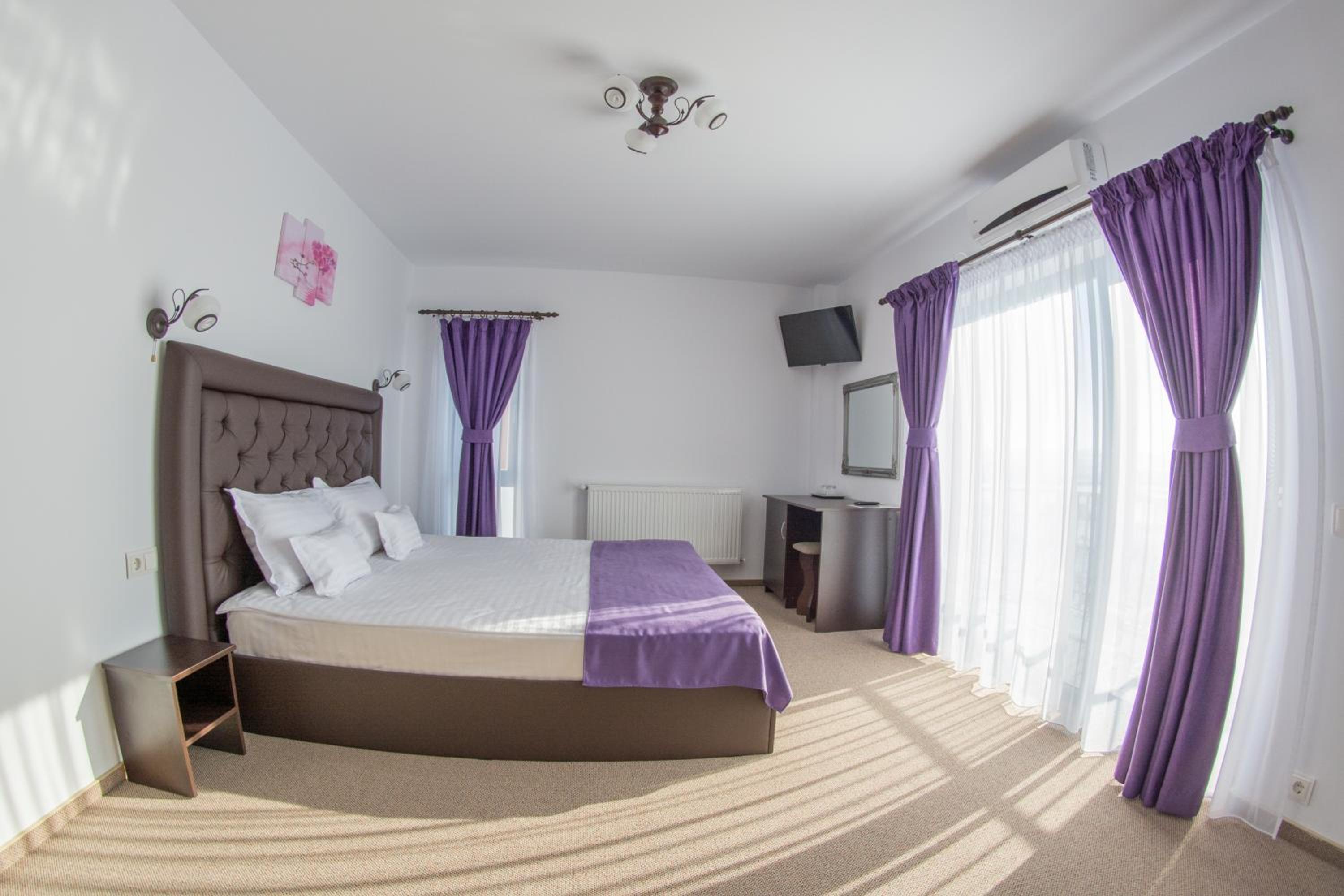 Double Room - Photo 3