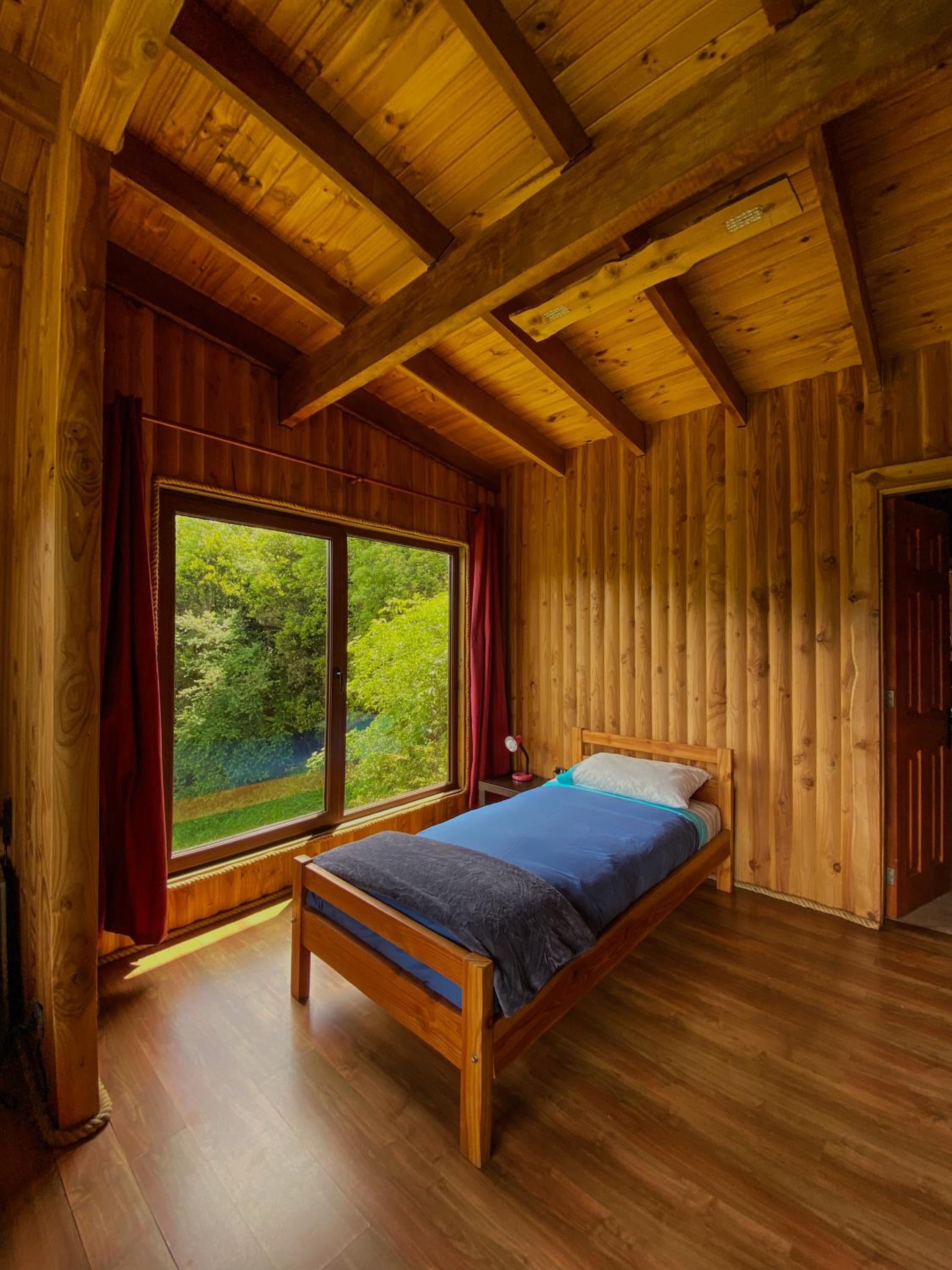 Family Room with Private Bathroom photo 2