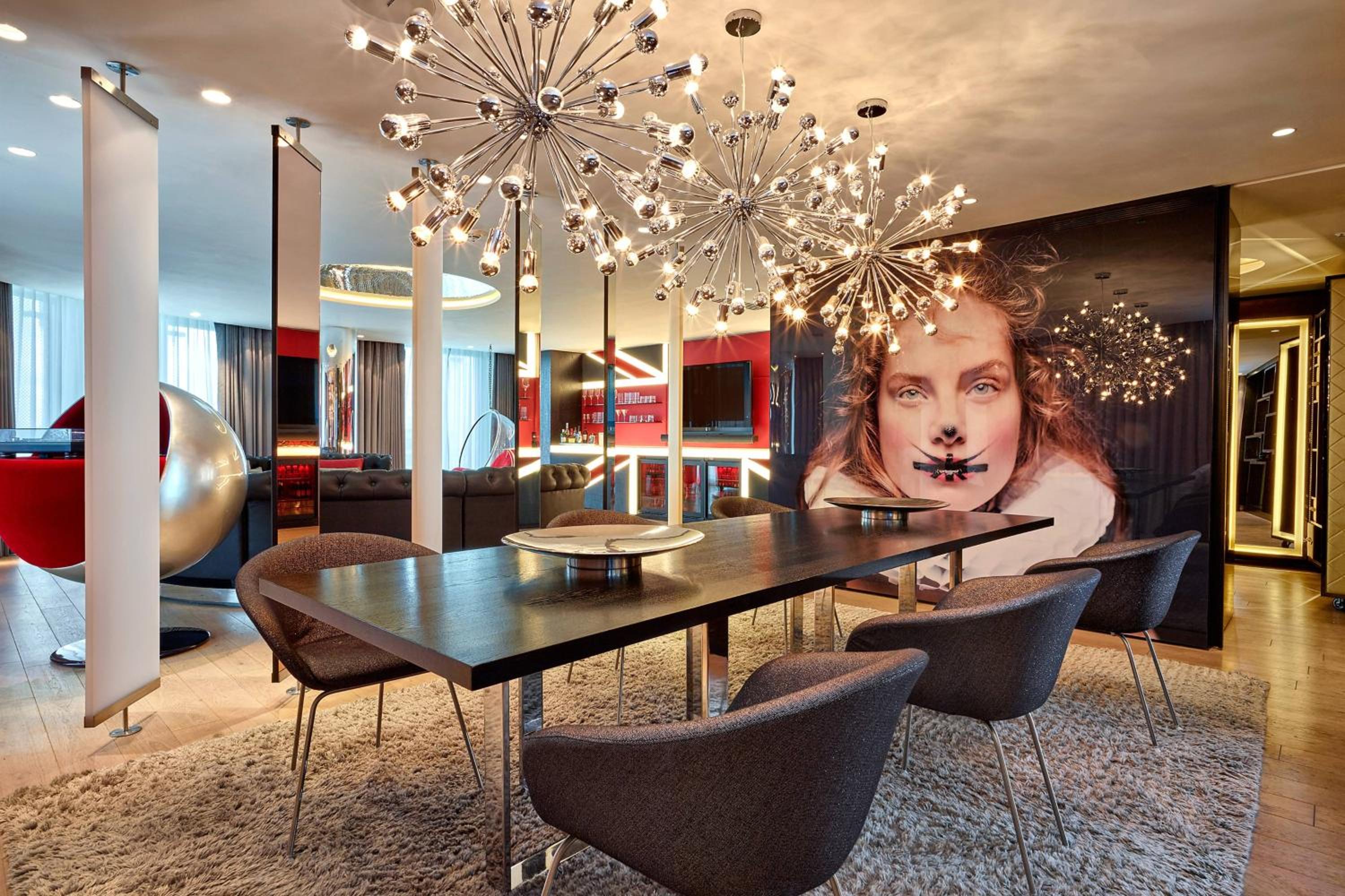 Extreme WOW Suite, 1 Bedroom Larger Suite, 1 King thumbnail 5