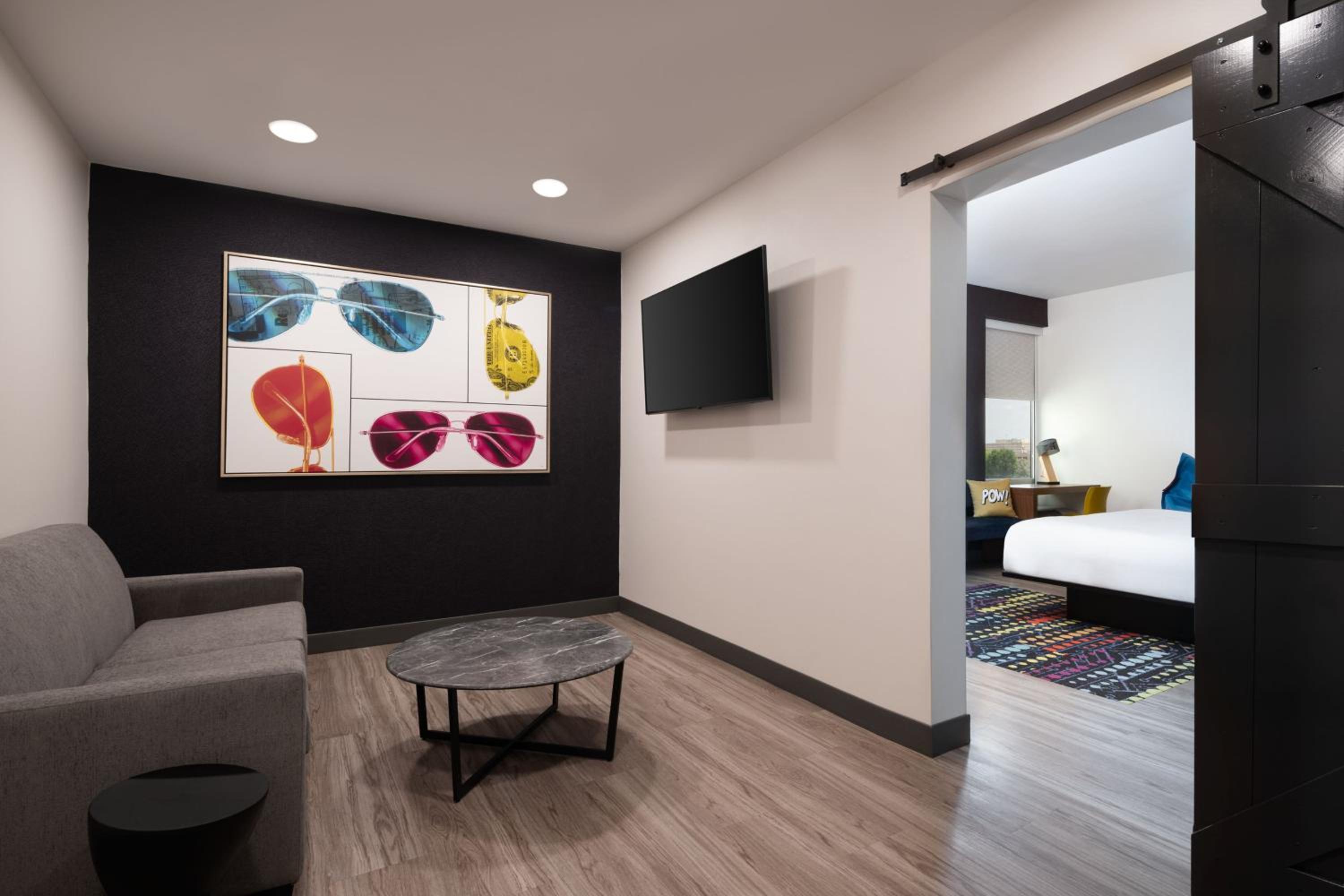 Aloft, Parlor, 1 King