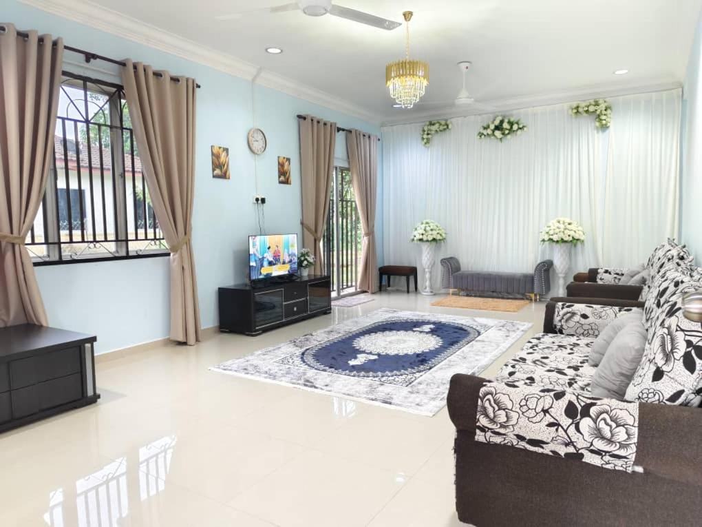 Four-Bedroom House photo 3