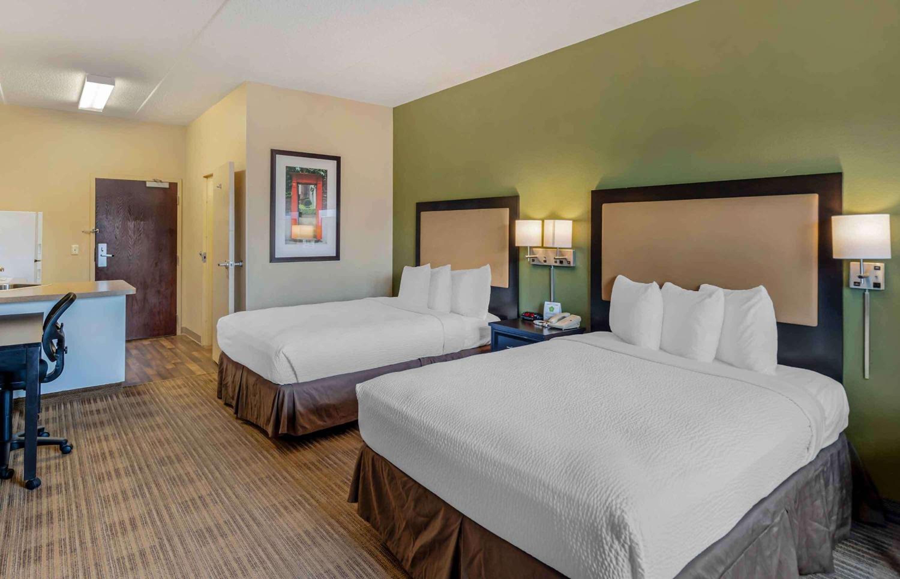 Studio Suite with Two Double Beds - Non-Smoking - Photo 1