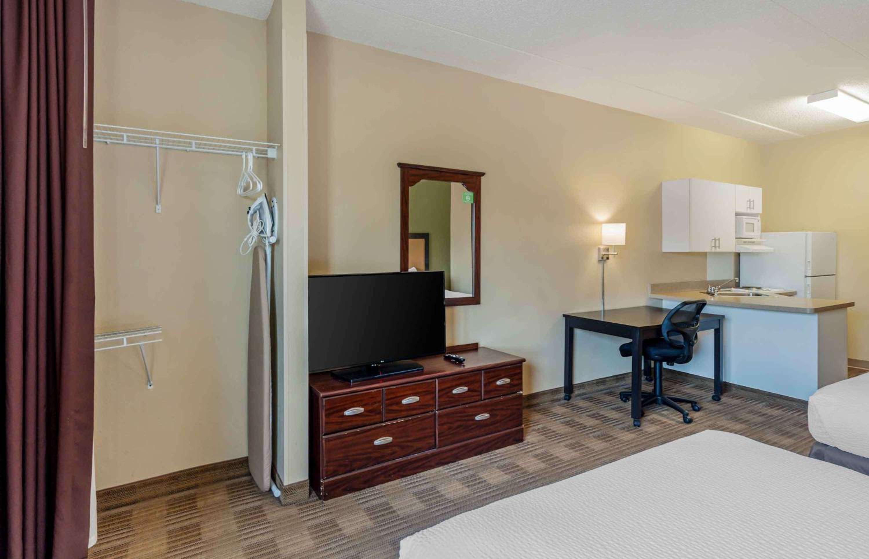 Studio Suite with Two Double Beds - Non-Smoking - Photo 3