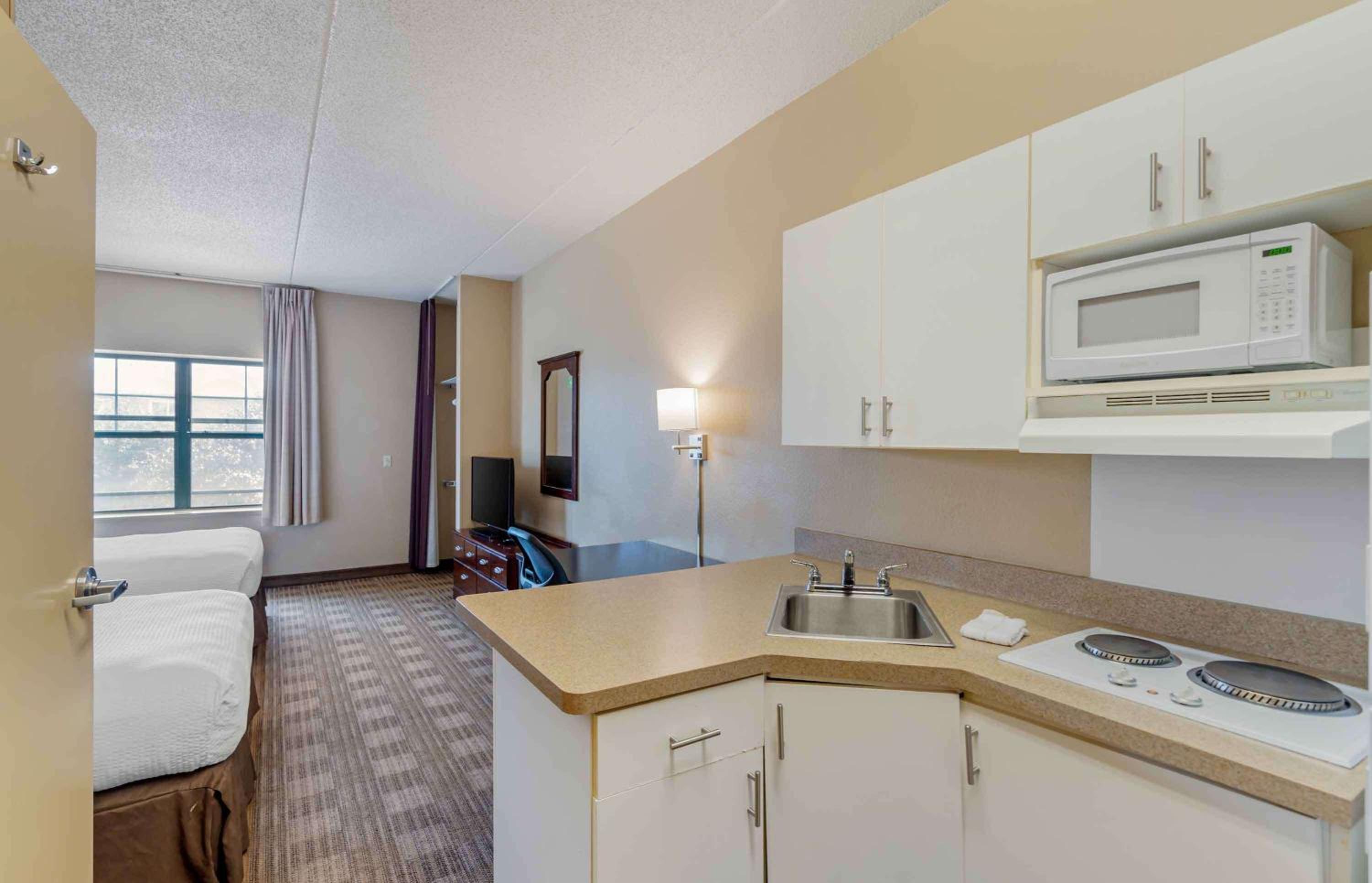 Studio Suite with Two Double Beds - Non-Smoking - Photo 2