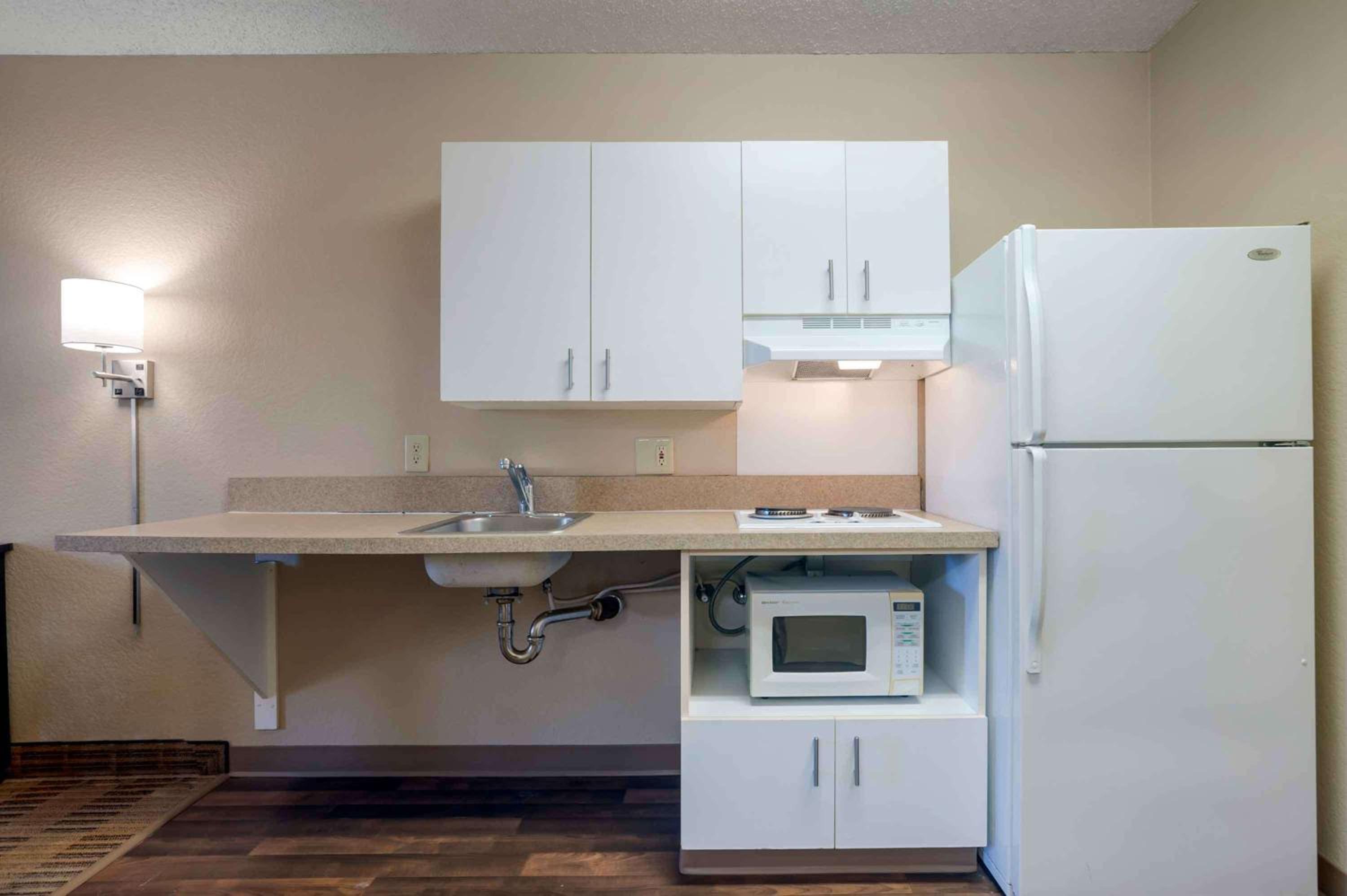 Studio with 1 King Bed - Disability Access - Non-Smoking - Photo 4