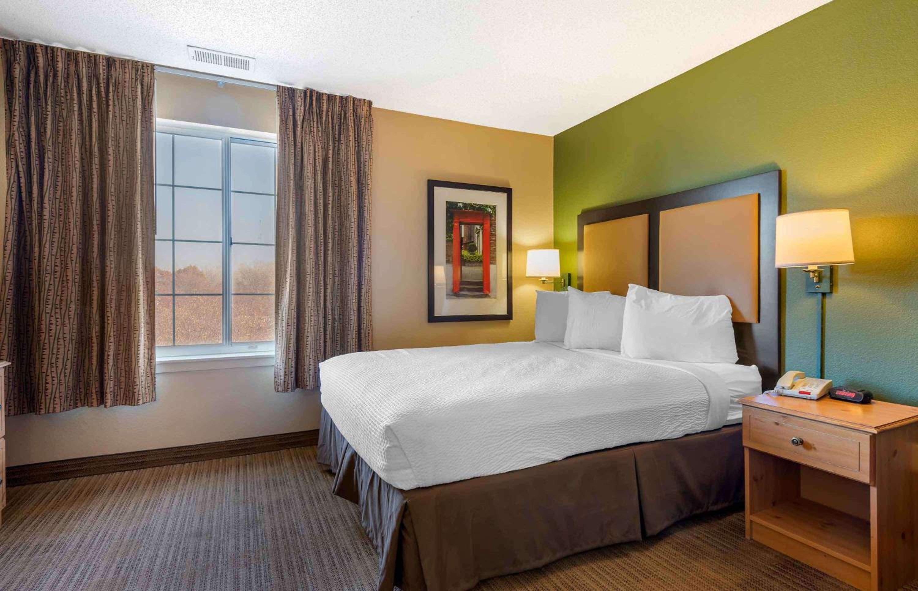 1 Queen Bed | ADA/RI Shower/Smoking/Kitchen - Photo 1