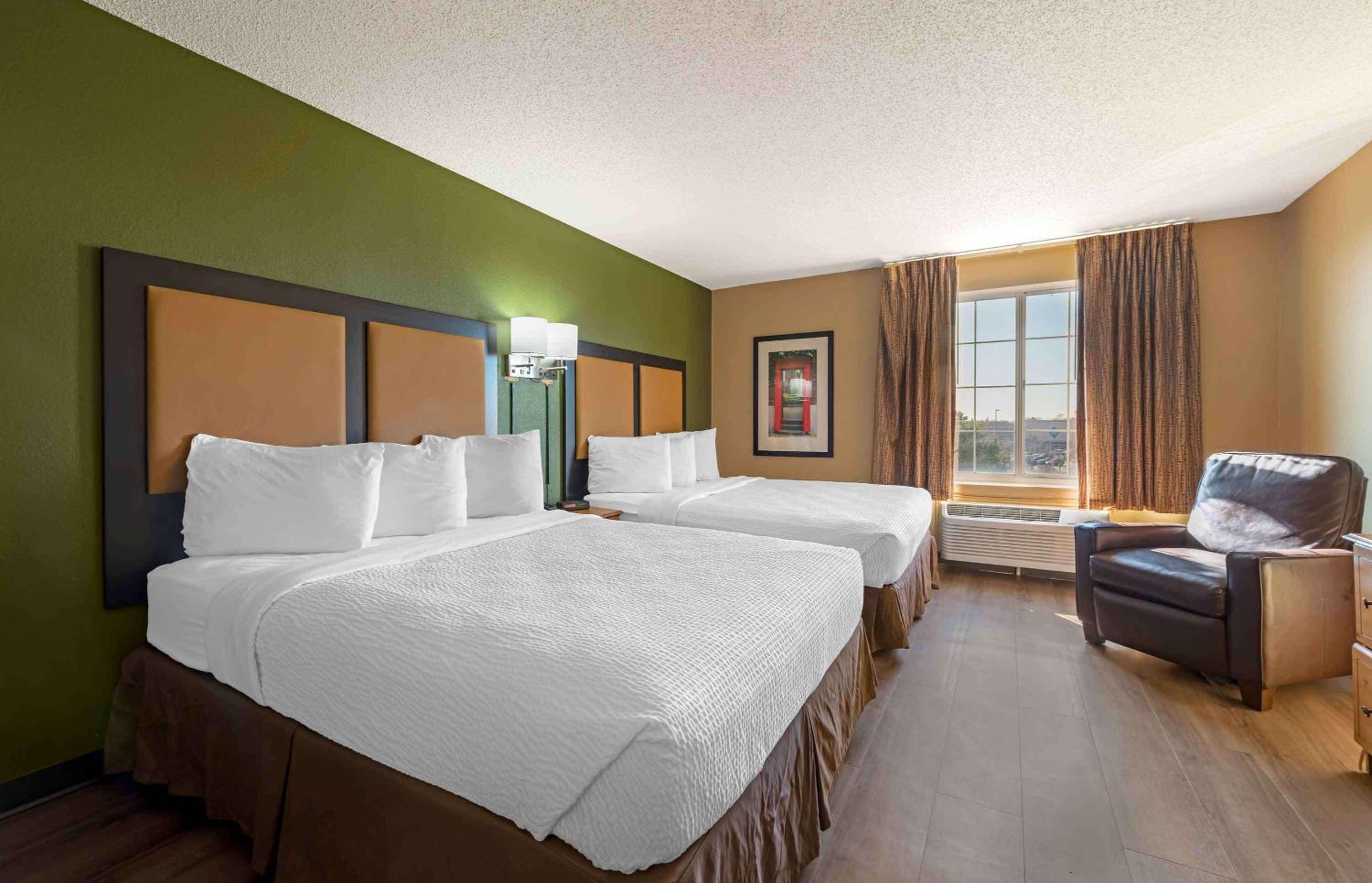 2 Full Beds | Non-Smoking, Kitchen - Photo 6