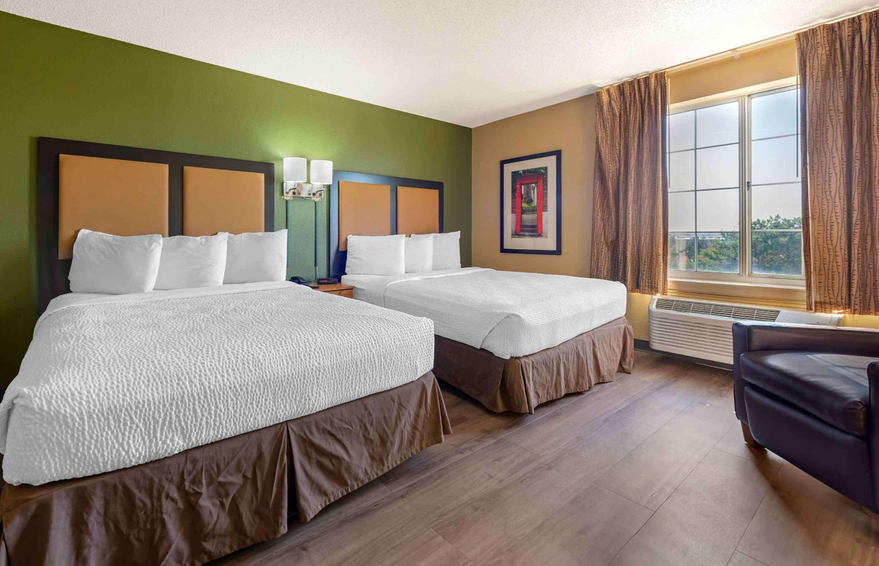 2 Full Beds | Non-Smoking, Kitchen - Photo 5