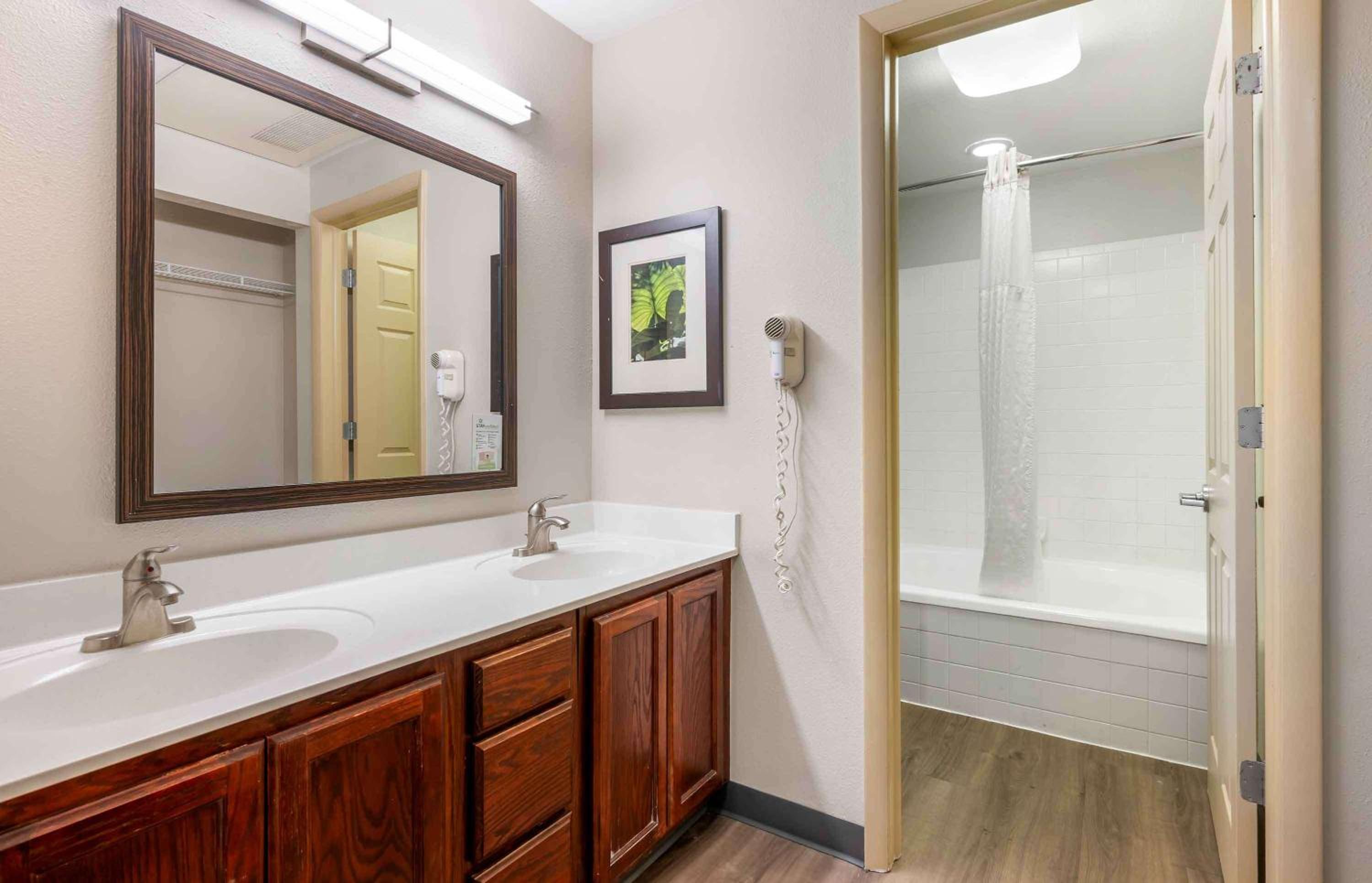 One Bedroom Suite with 2 Double Beds - Non-Smoking - Photo 9
