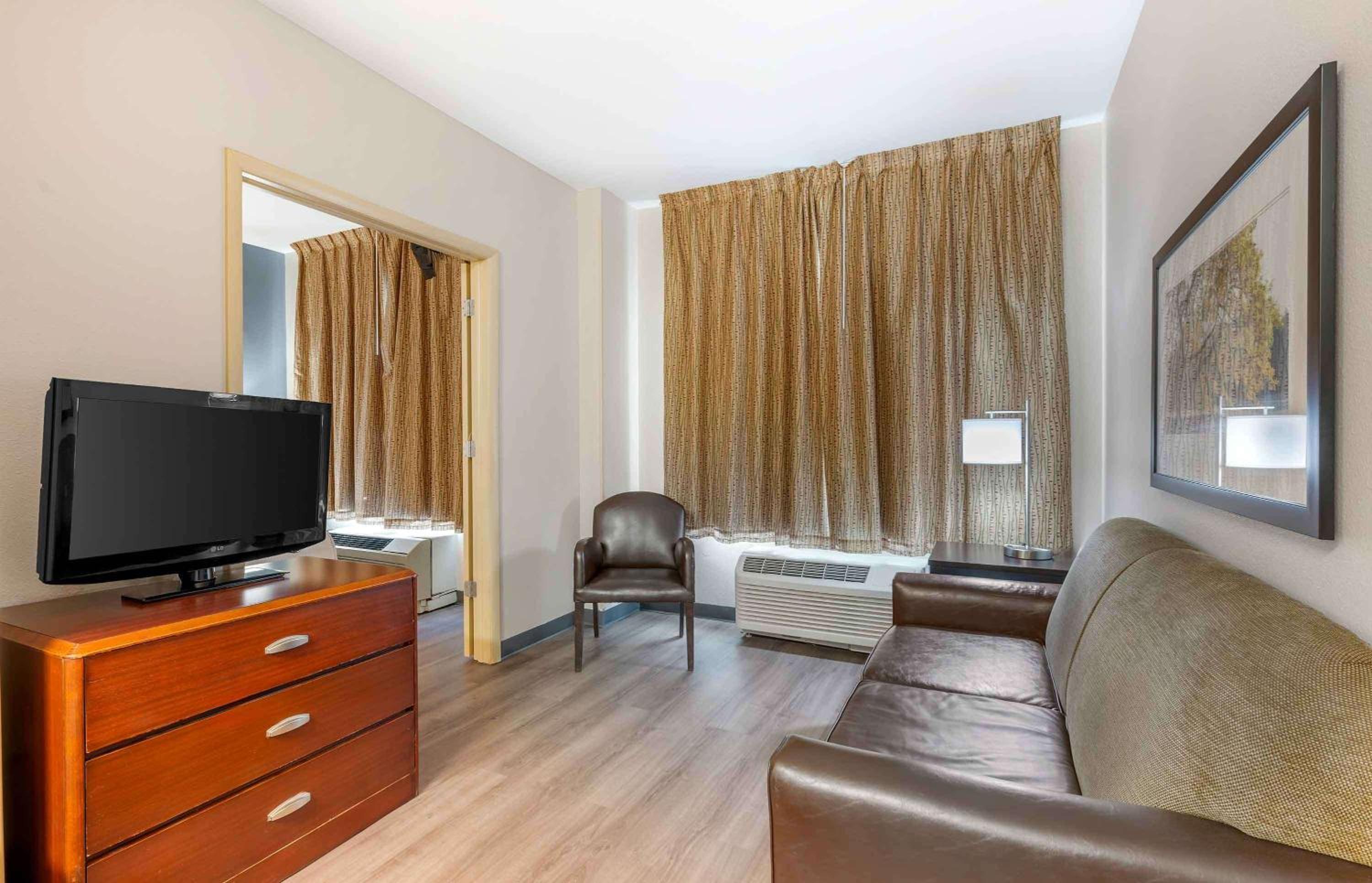 One Bedroom Suite with 2 Double Beds - Non-Smoking - Photo 1