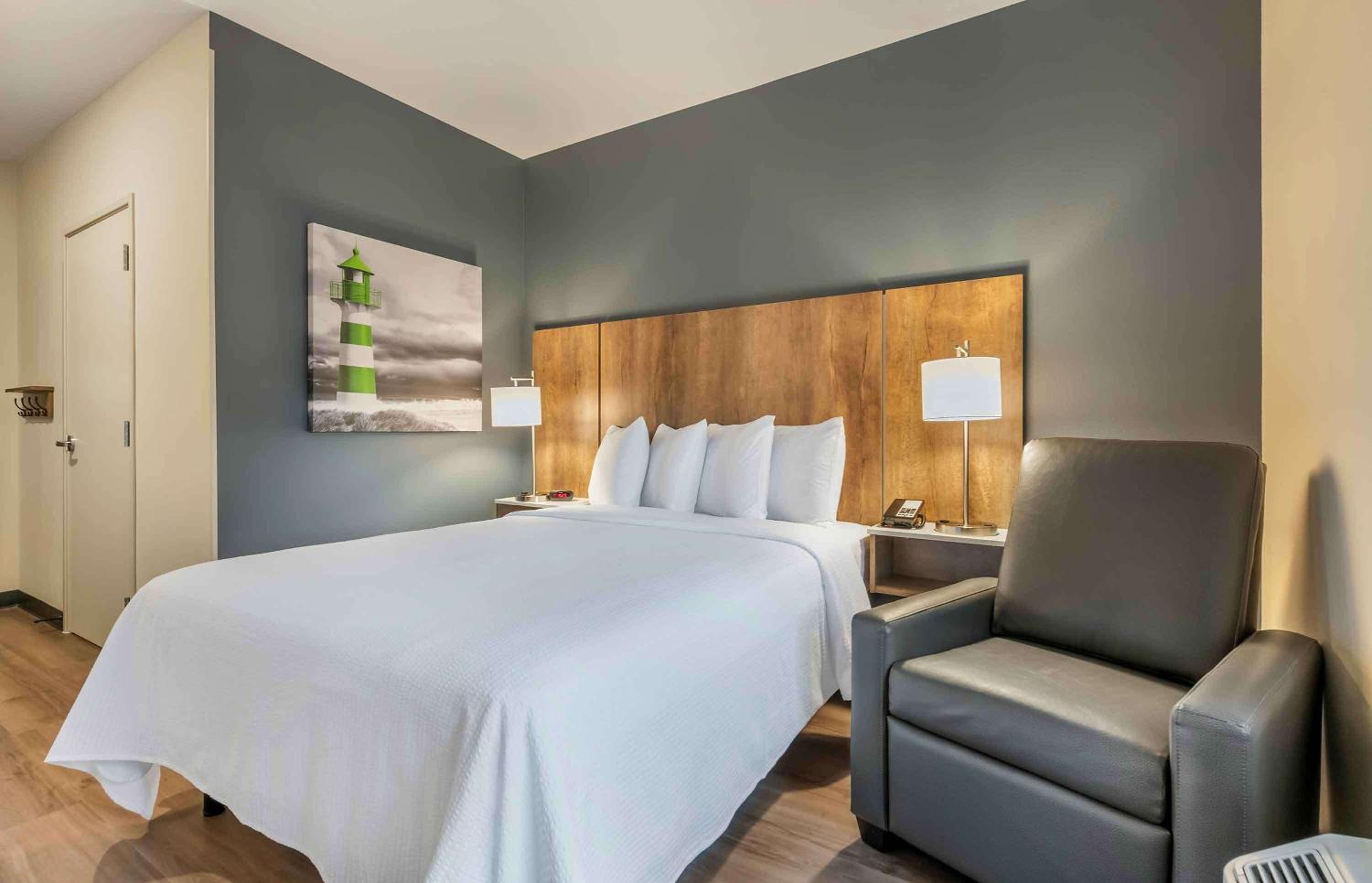 Standard Studio 1 Queen Bed Nonsmkng - Photo 1