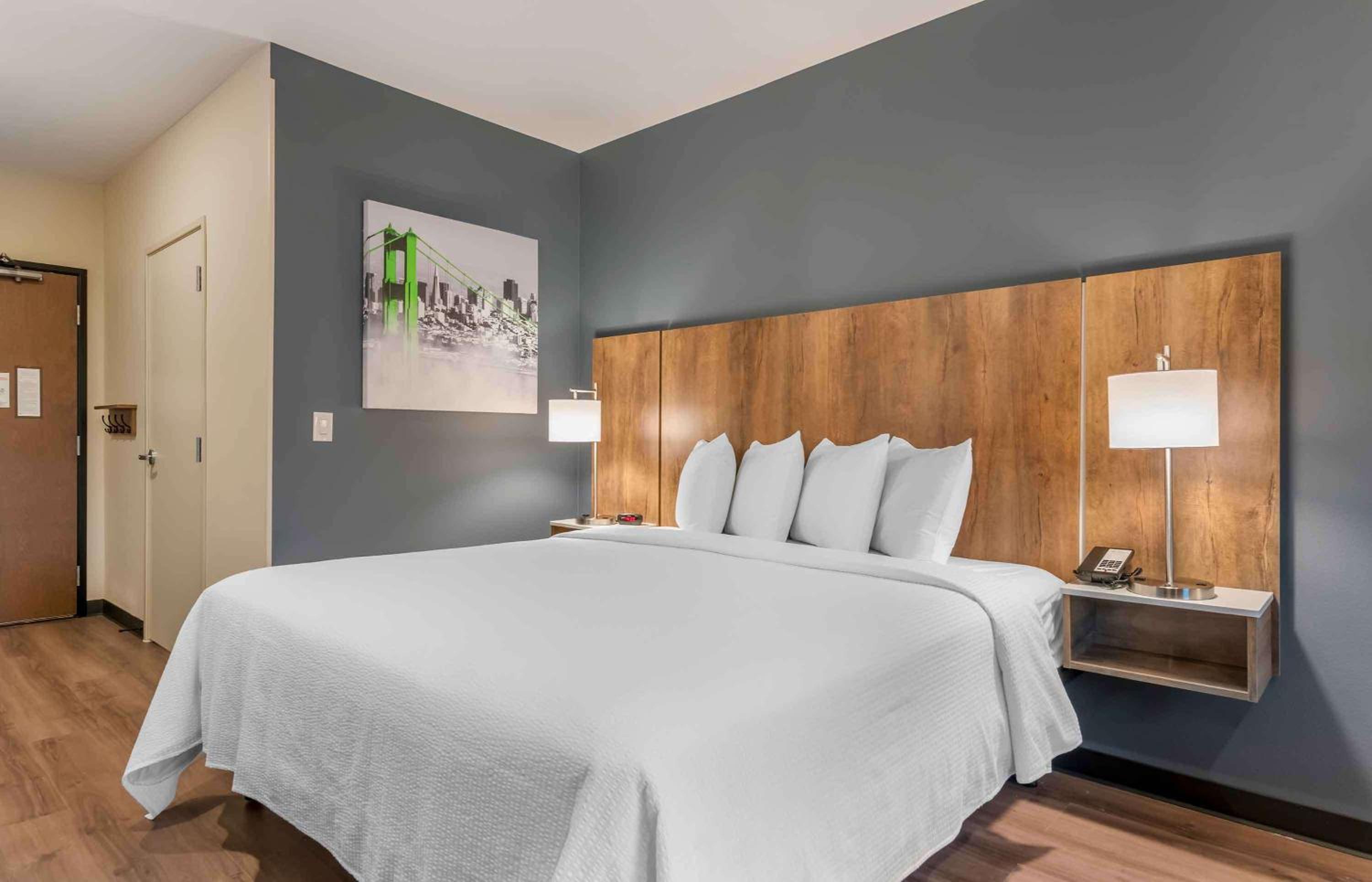 Standard Studio 1 King Bed Nonsmkng - Photo 1