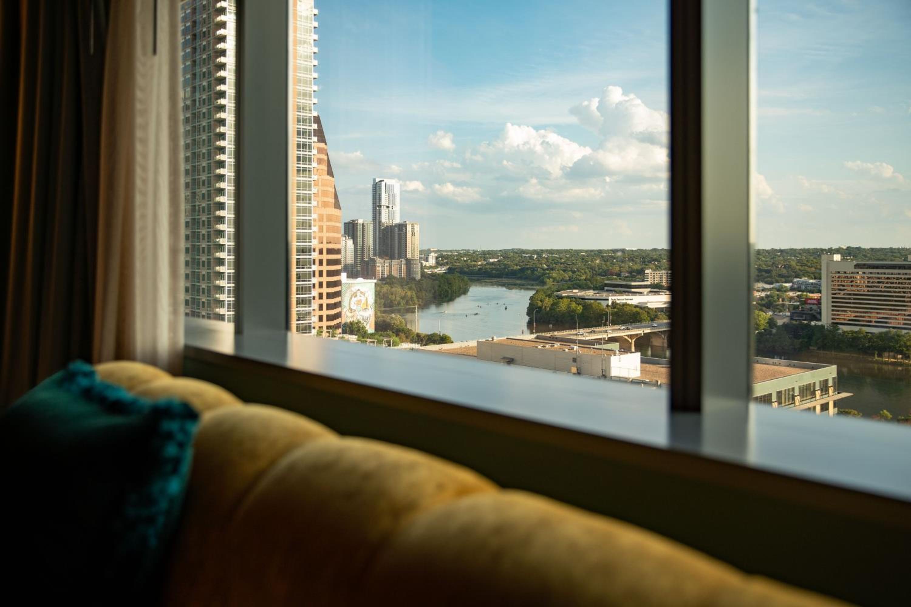 Premier King Room with Lake View - Photo 21