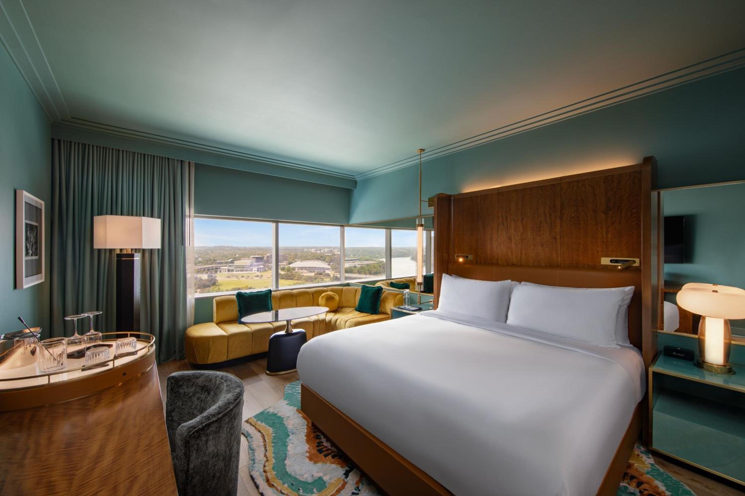 Premier King Room with Lake View - Photo 22