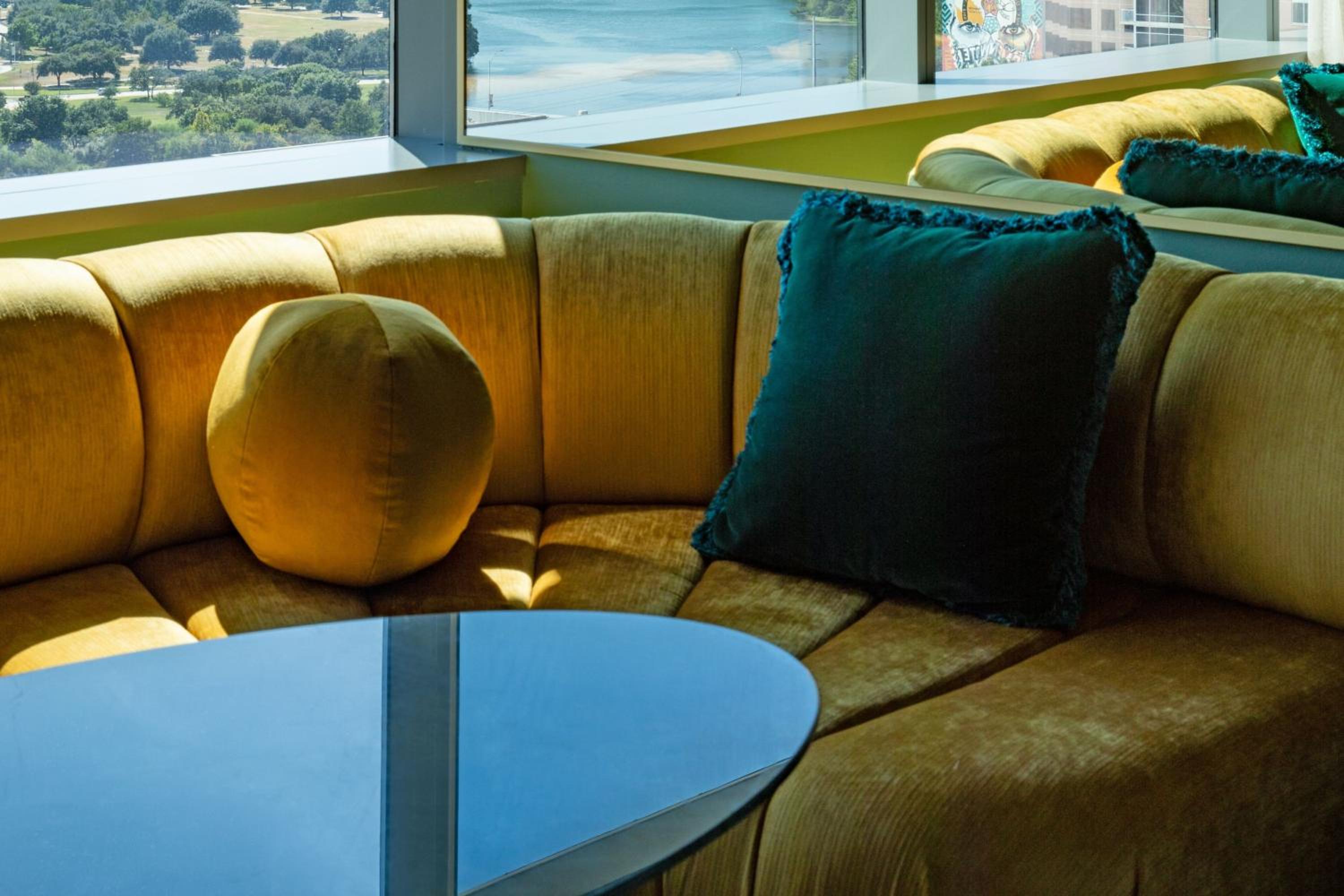 Premier King Room with Lake View - Photo 7