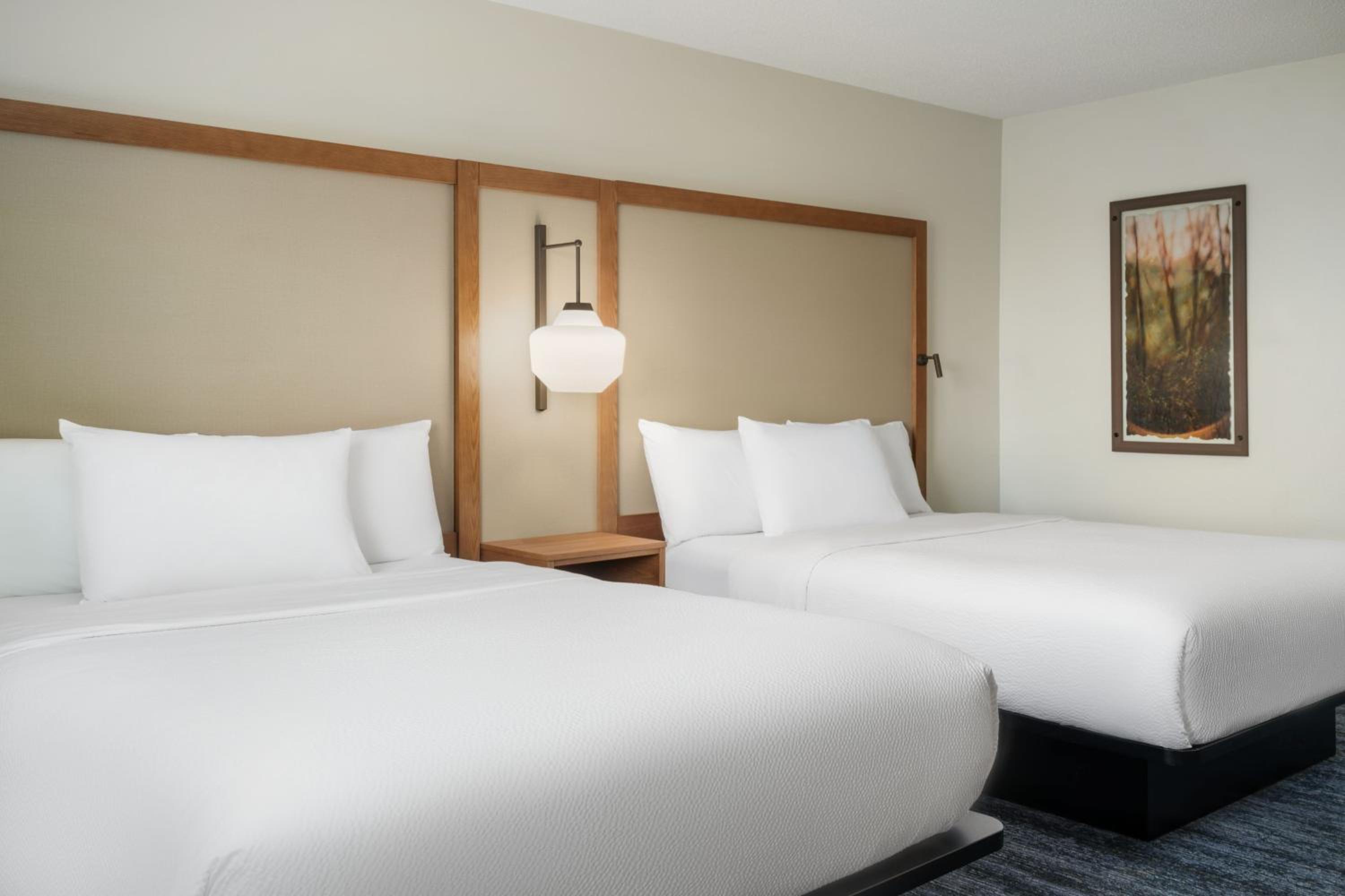 Queen Room with Two Queen Beds - Photo 2