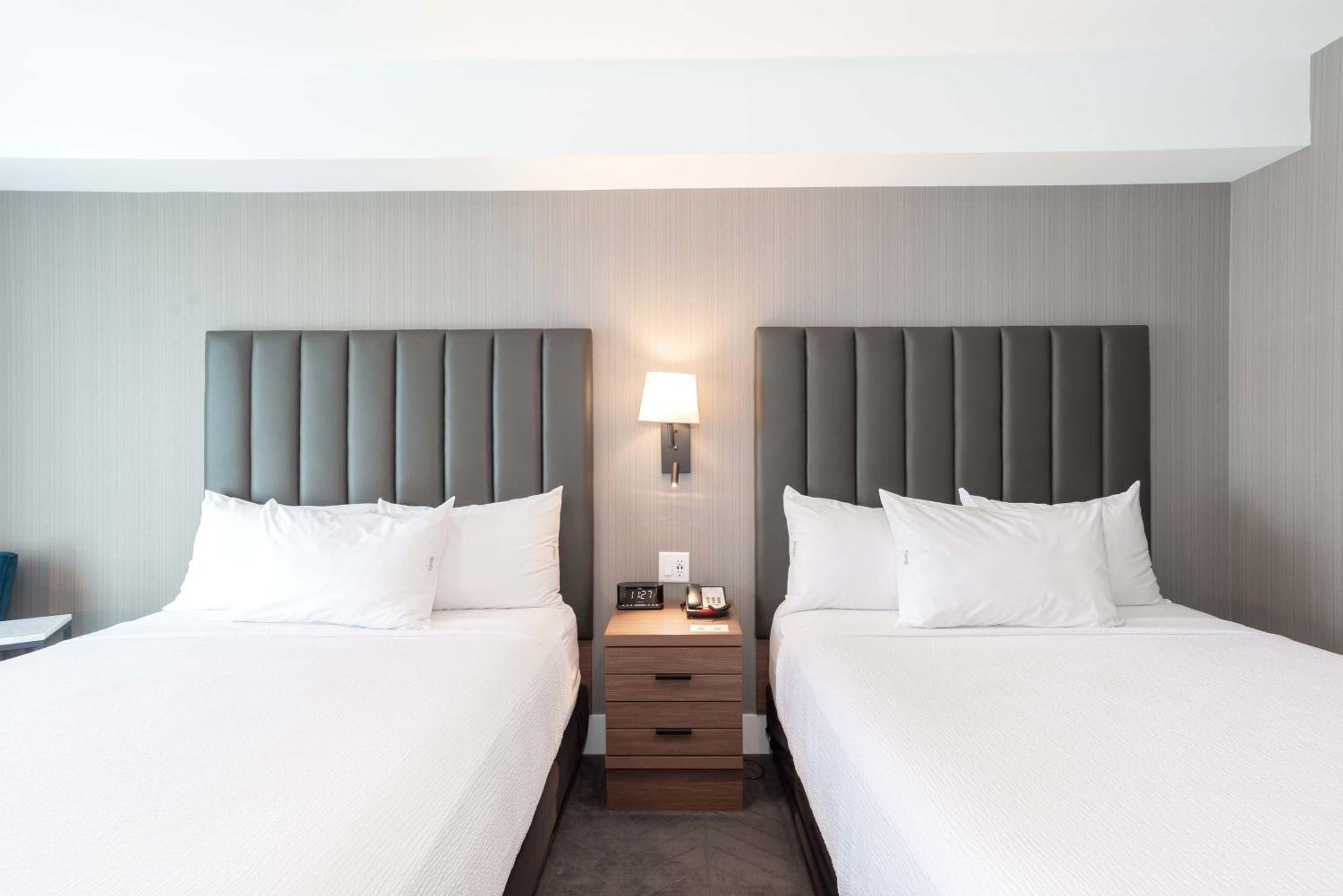 Standard Room, 2 Queen Beds - Photo 2