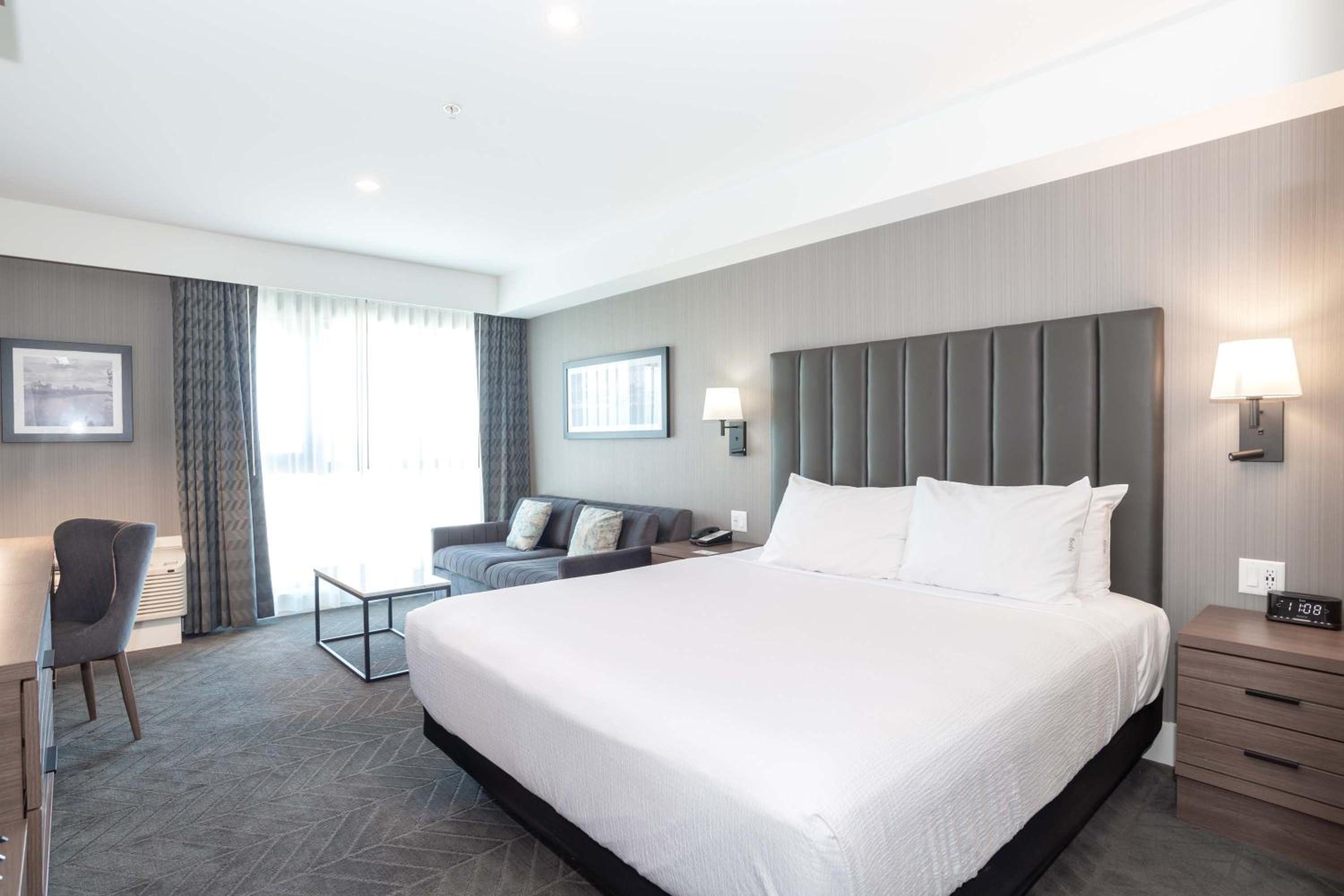 Standard Room, 1 King Bed, Sofa Bed - Photo 1