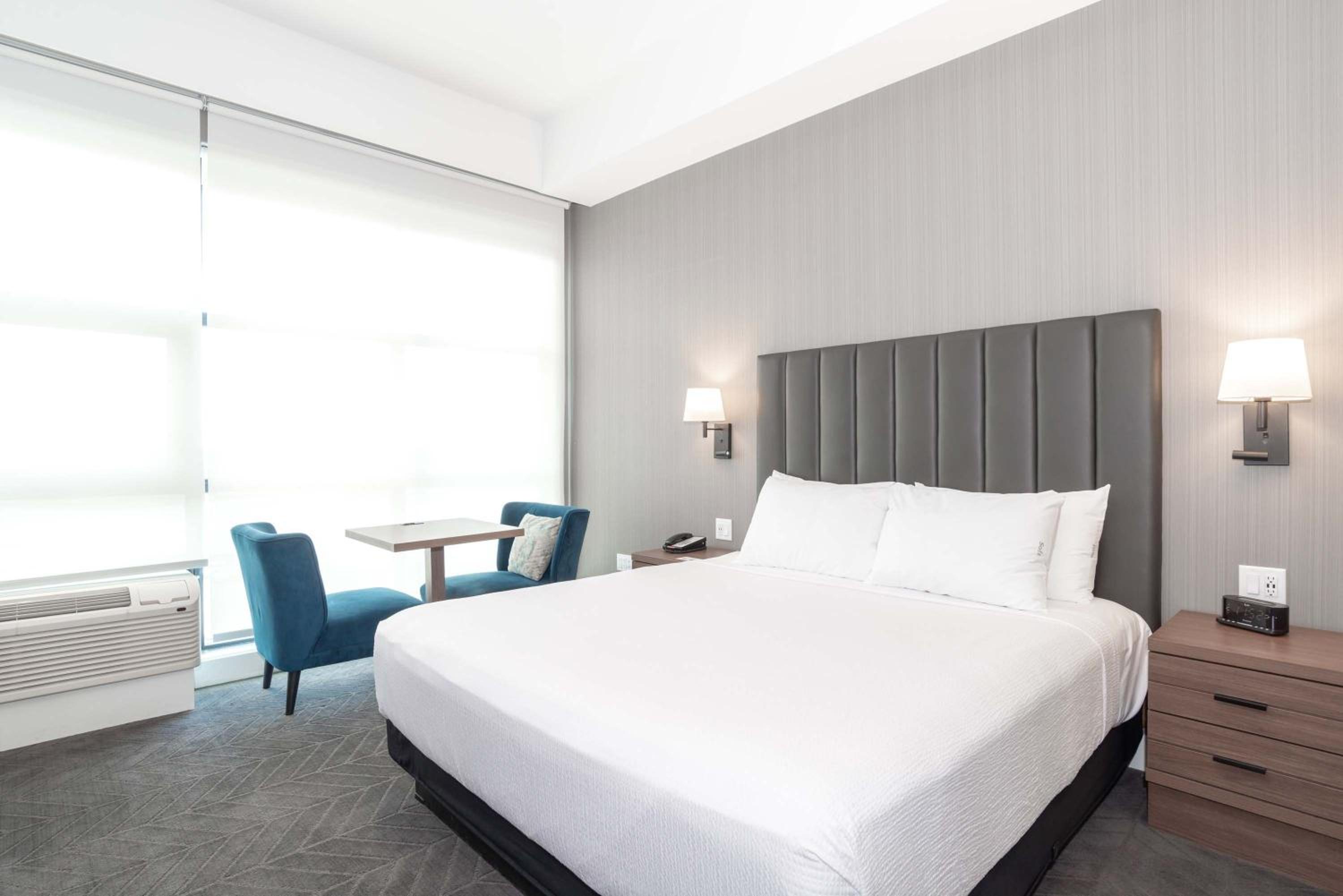 Studio Suite, 1 King Bed, Kitchenette - Photo 1