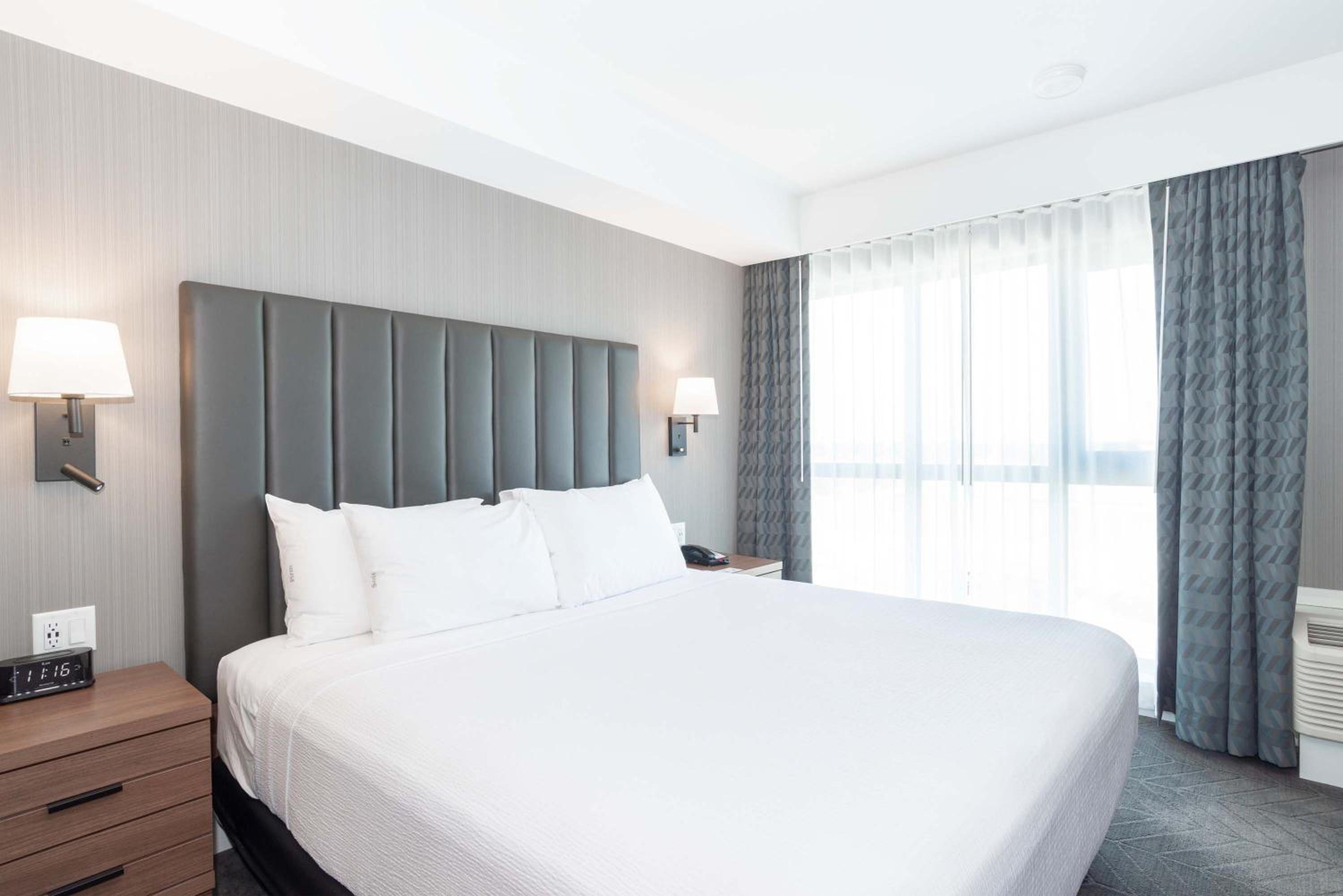 Standard Suite, 1 Queen Bed, Sofa Bed, Kitchenette - Photo 1