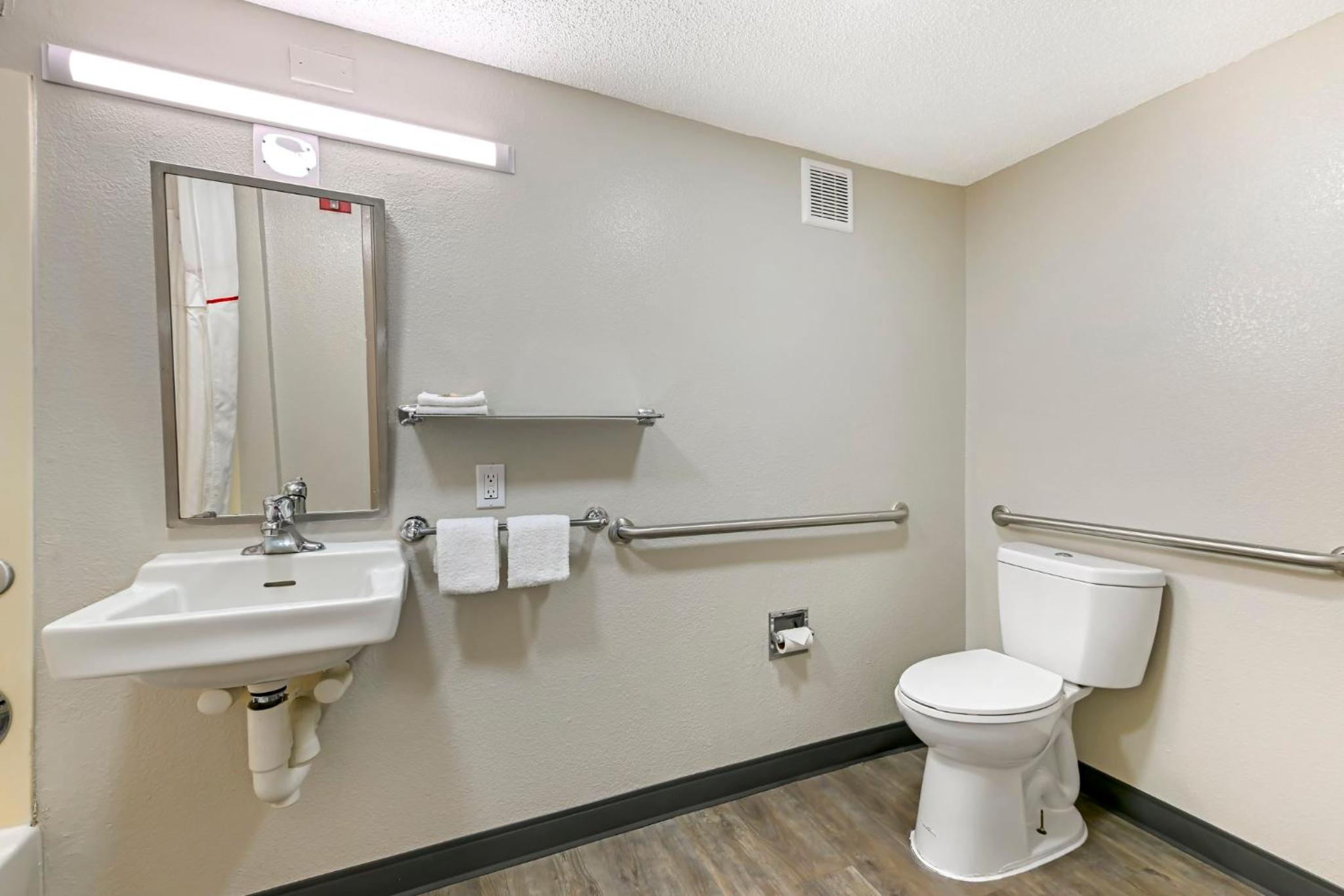 Standard King Room Disability Access Smoke Free - Photo 5