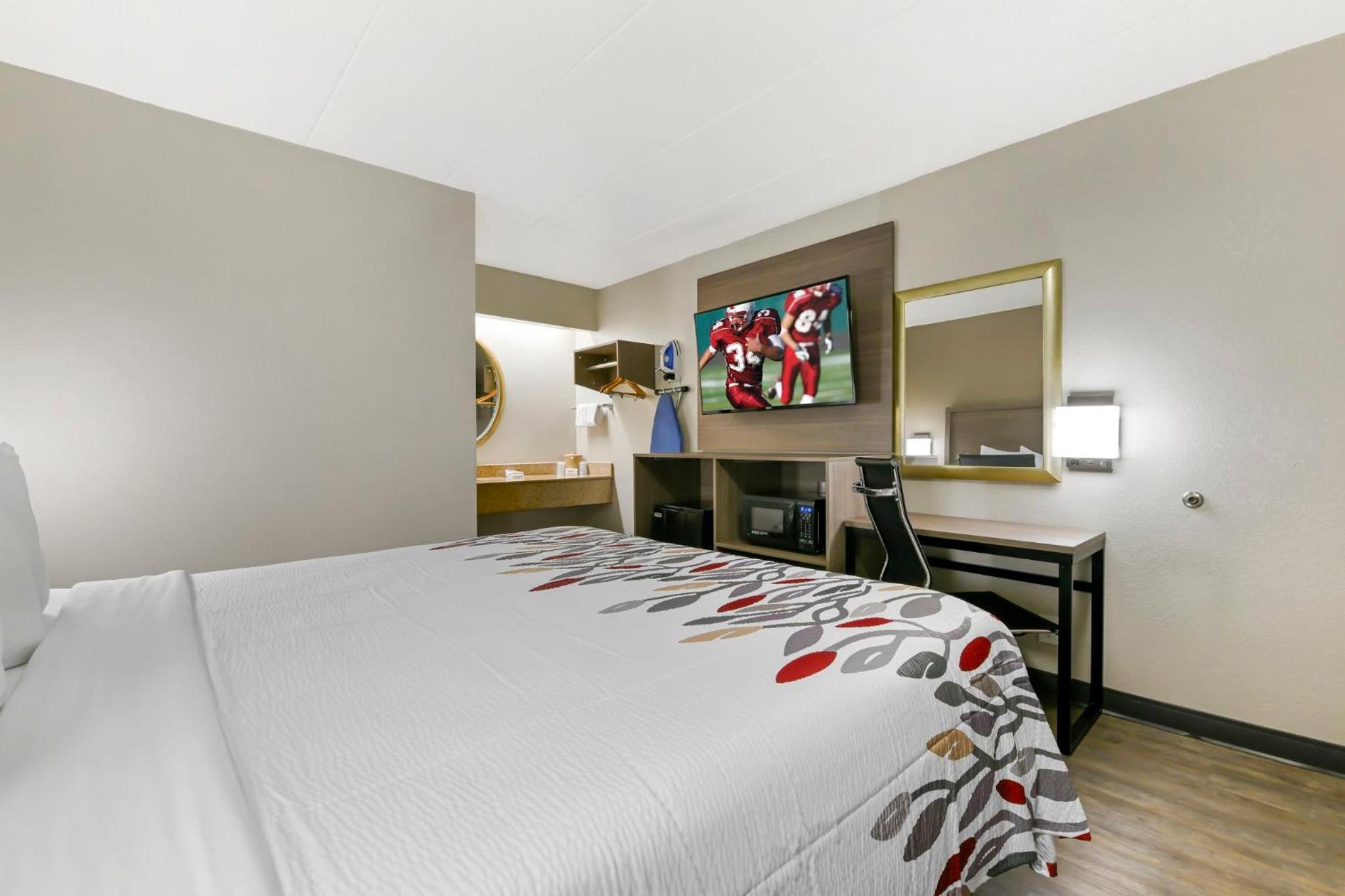  Deluxe King Room Smoke Free - Photo 1