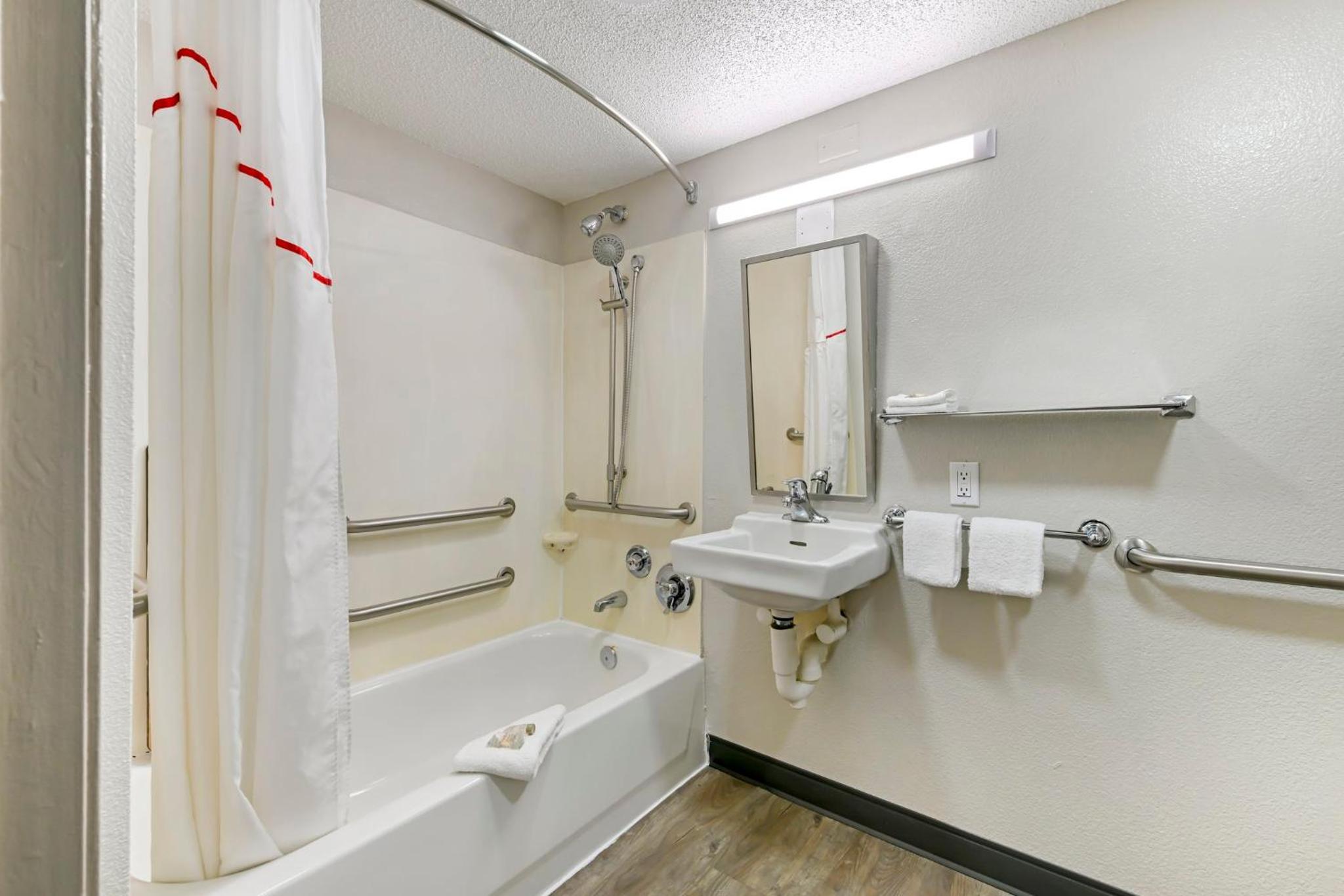 Standard King Room Disability Access Smoke Free - Photo 4