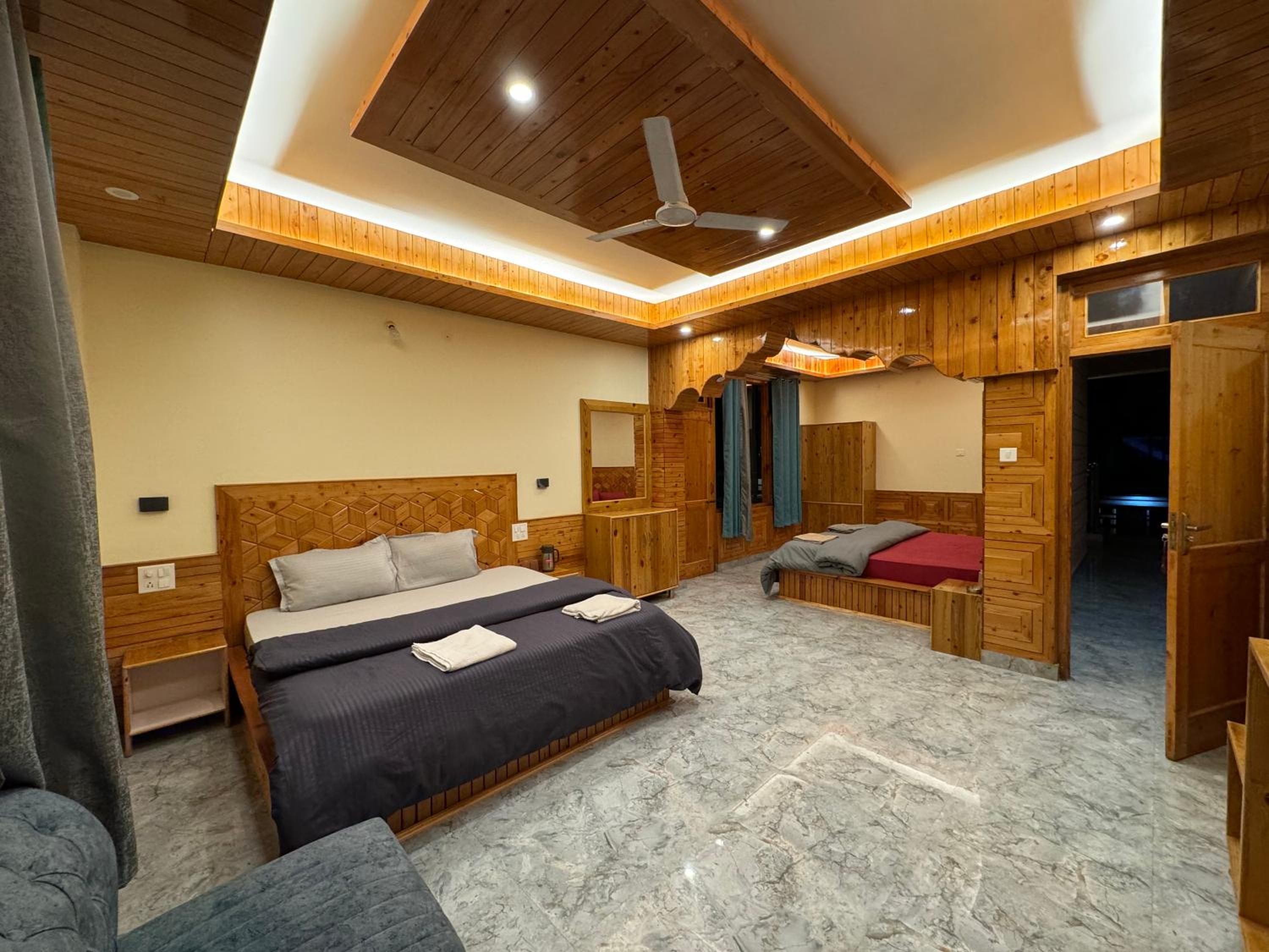 Deluxe Family Room photo 2