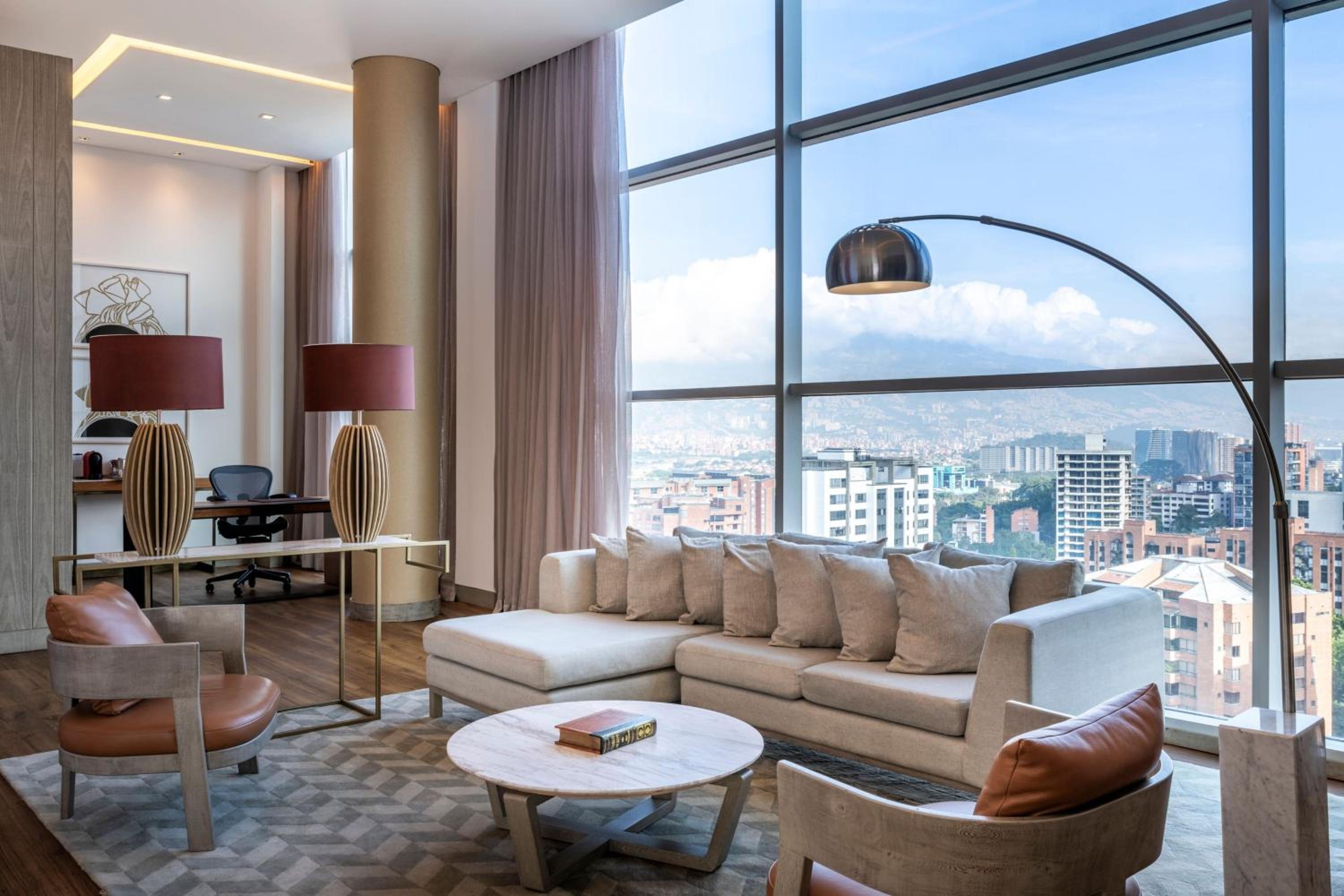 Concierge lounge access, Presidential Suite, 1 King photo 2