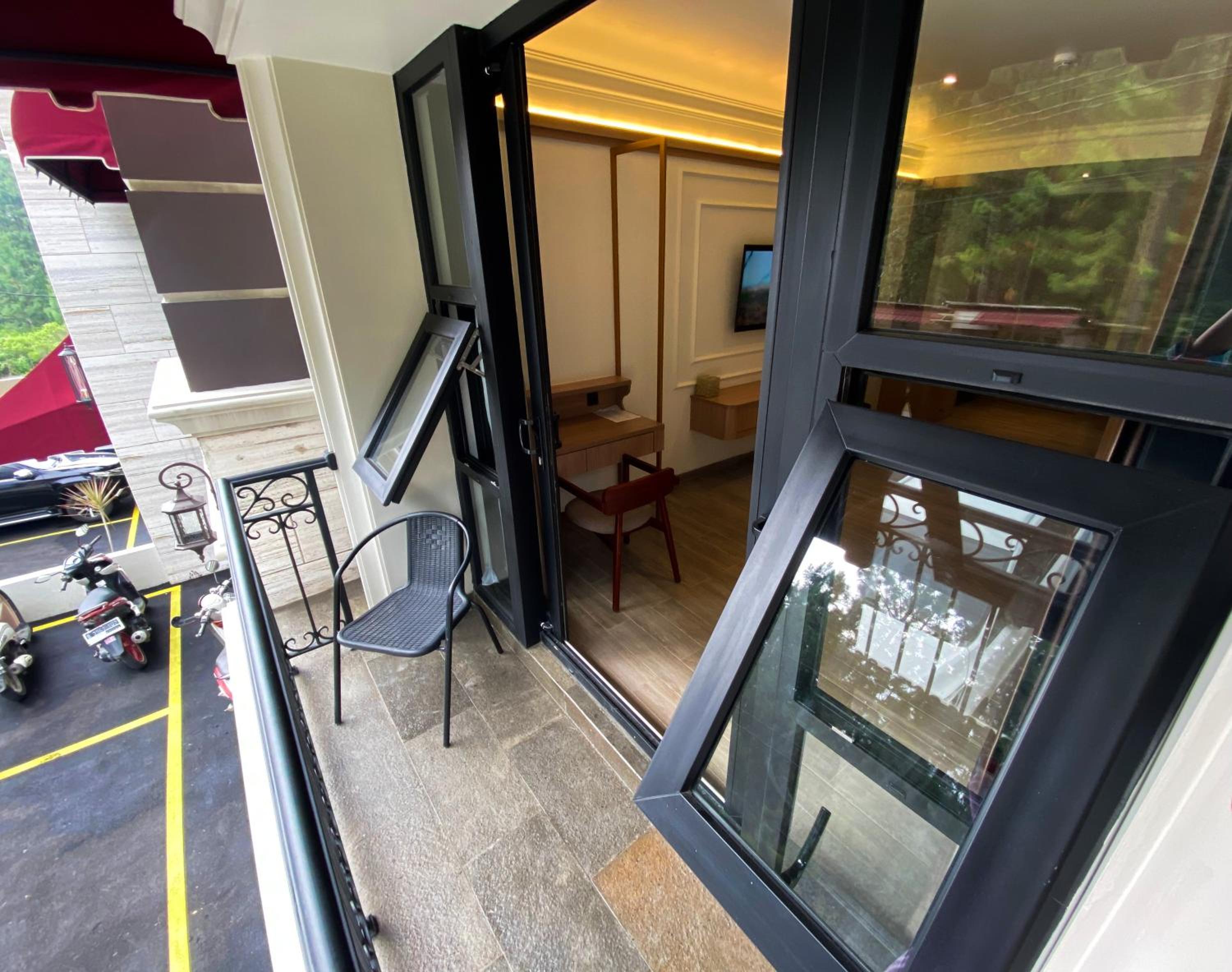 King Room with Balcony photo 3
