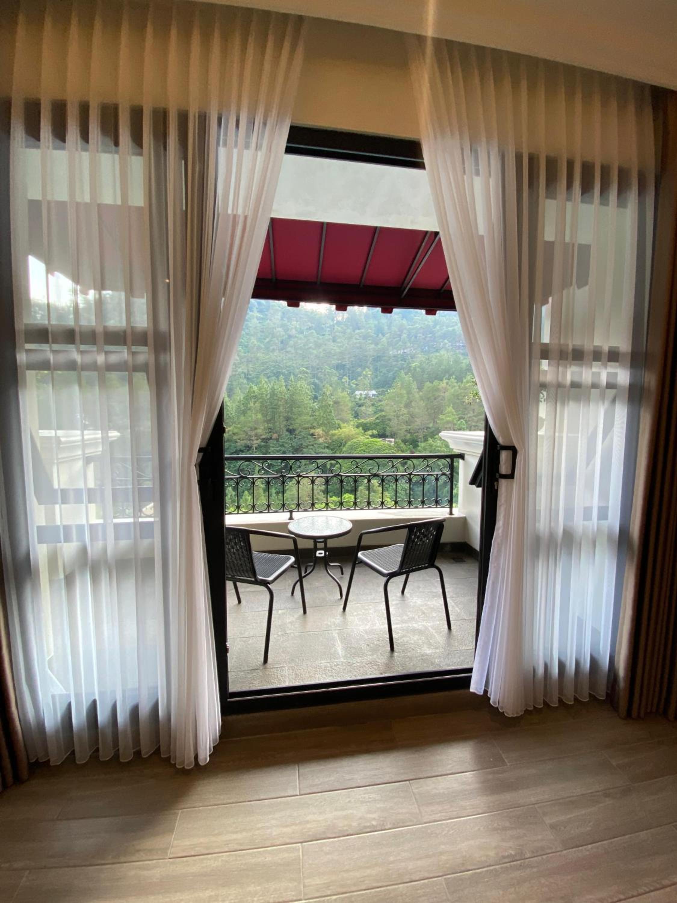 King Room with Mountain View photo 2