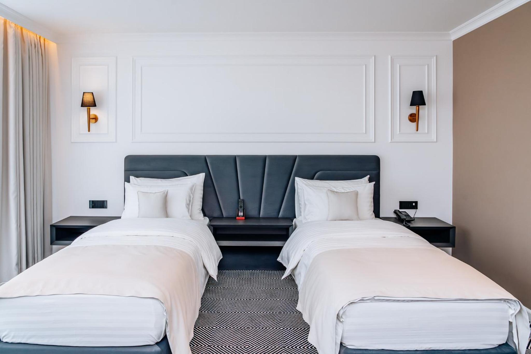 Standard Twin Room - Photo 13