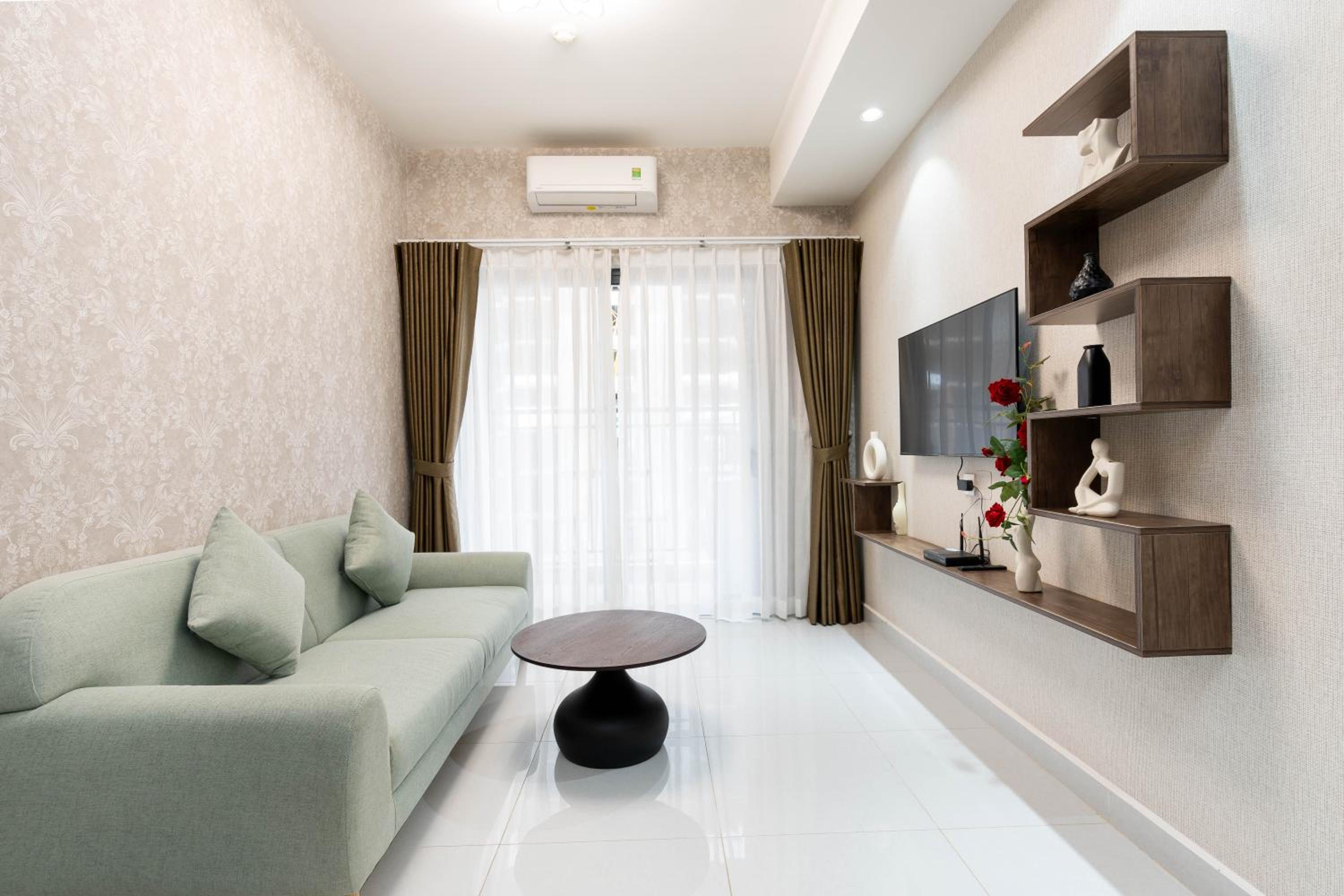 One-Bedroom Apartment with Balcony