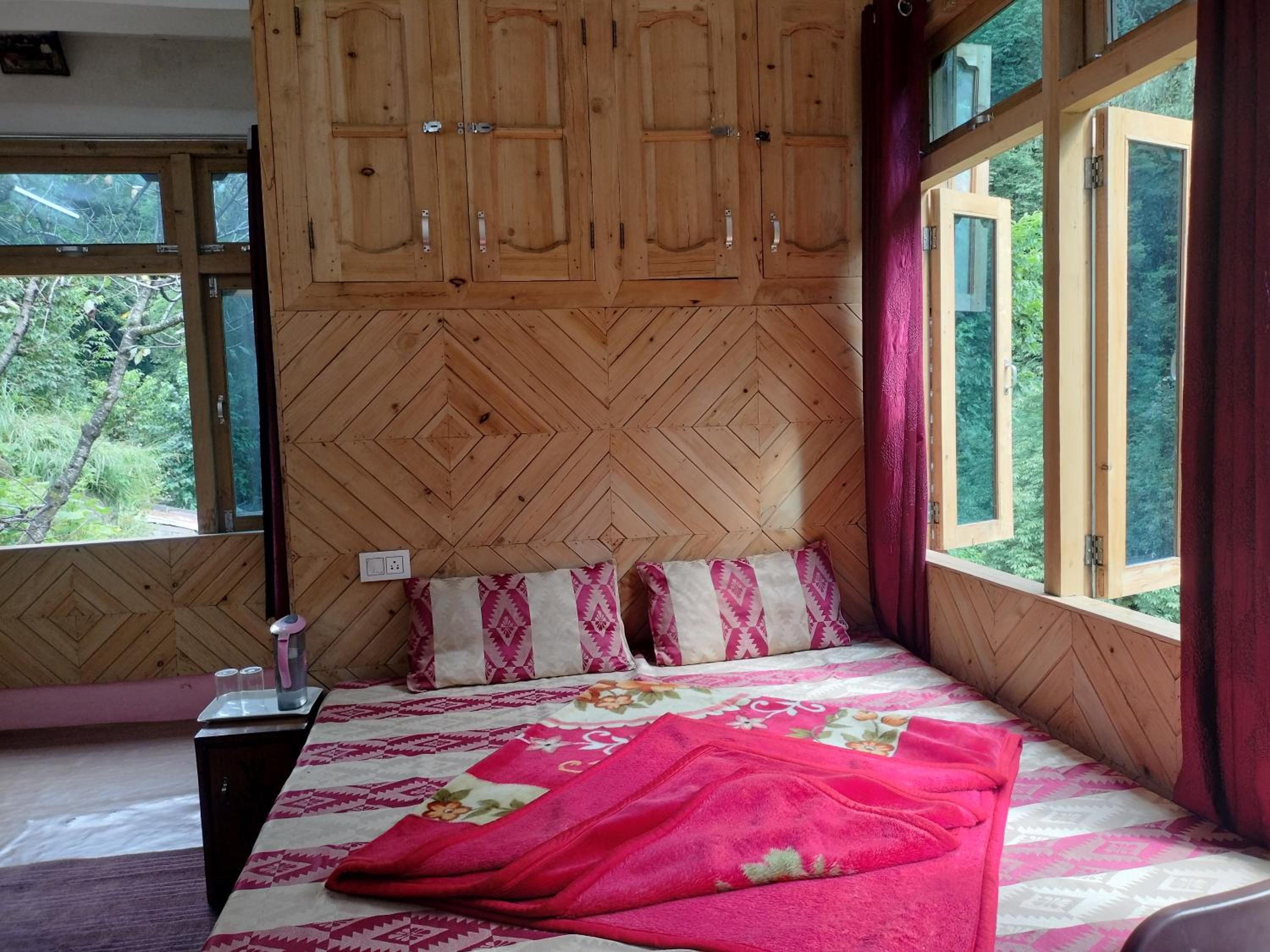 Double Room With Private Bathroom photo 2