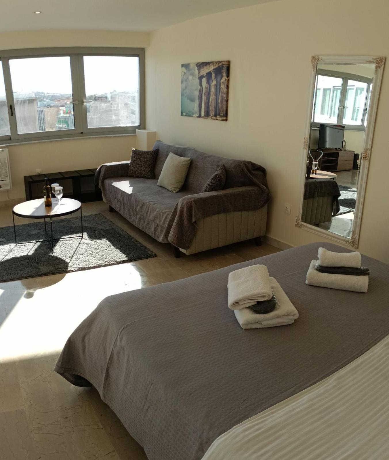 One-Bedroom Apartment photo 2