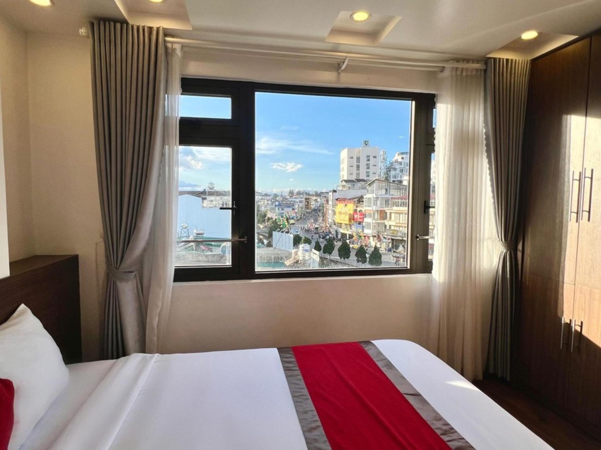 Queen Room with Two Queen Beds photo 2
