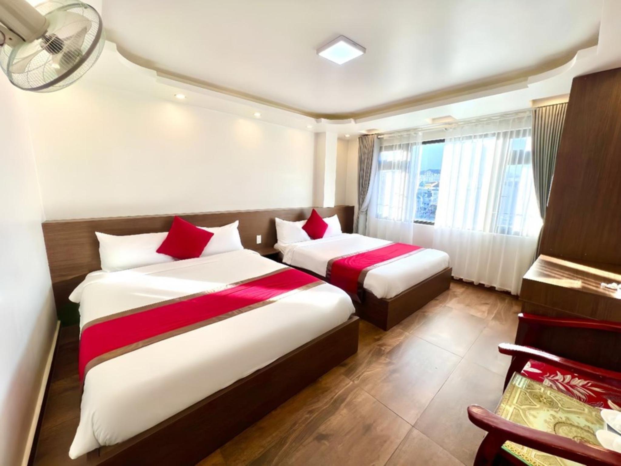 Queen Room with Two Queen Beds photo 1